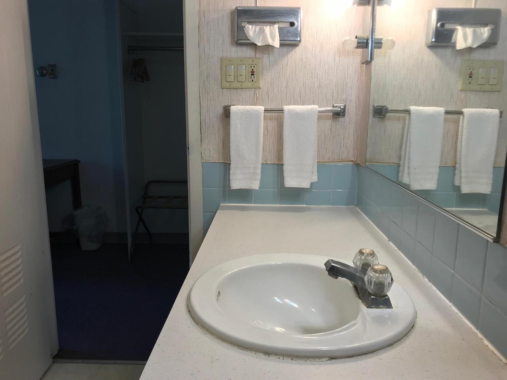 Allenwood Motel