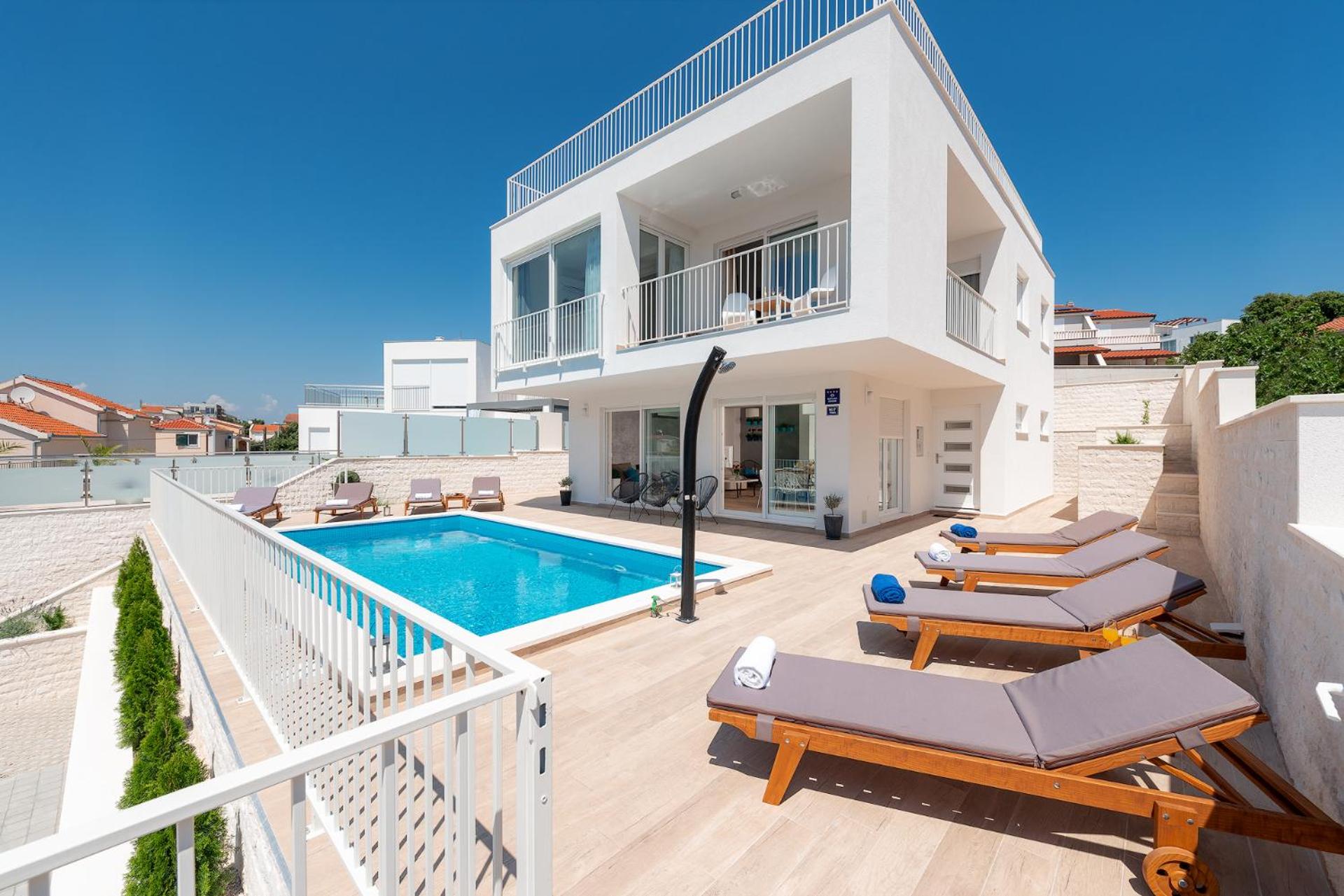 Luxury Villa Emily view 3