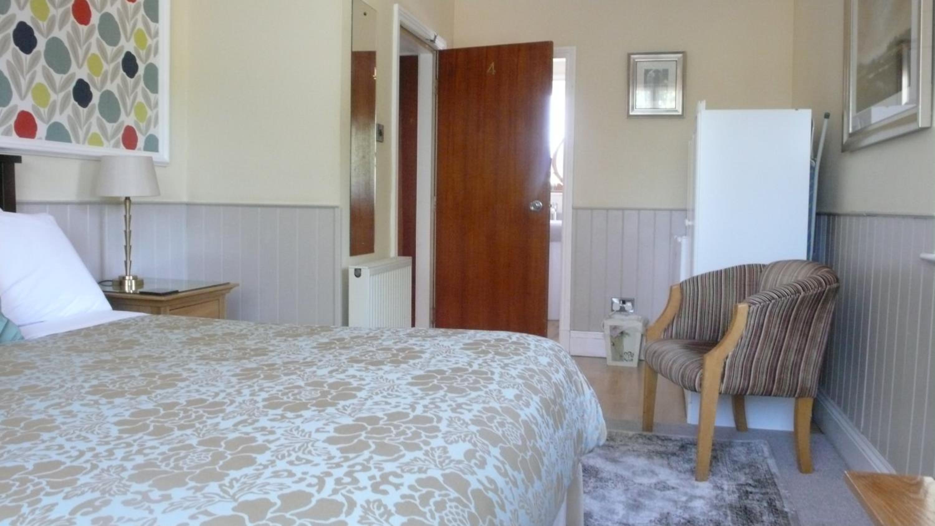 Acorn Guest House in Hull