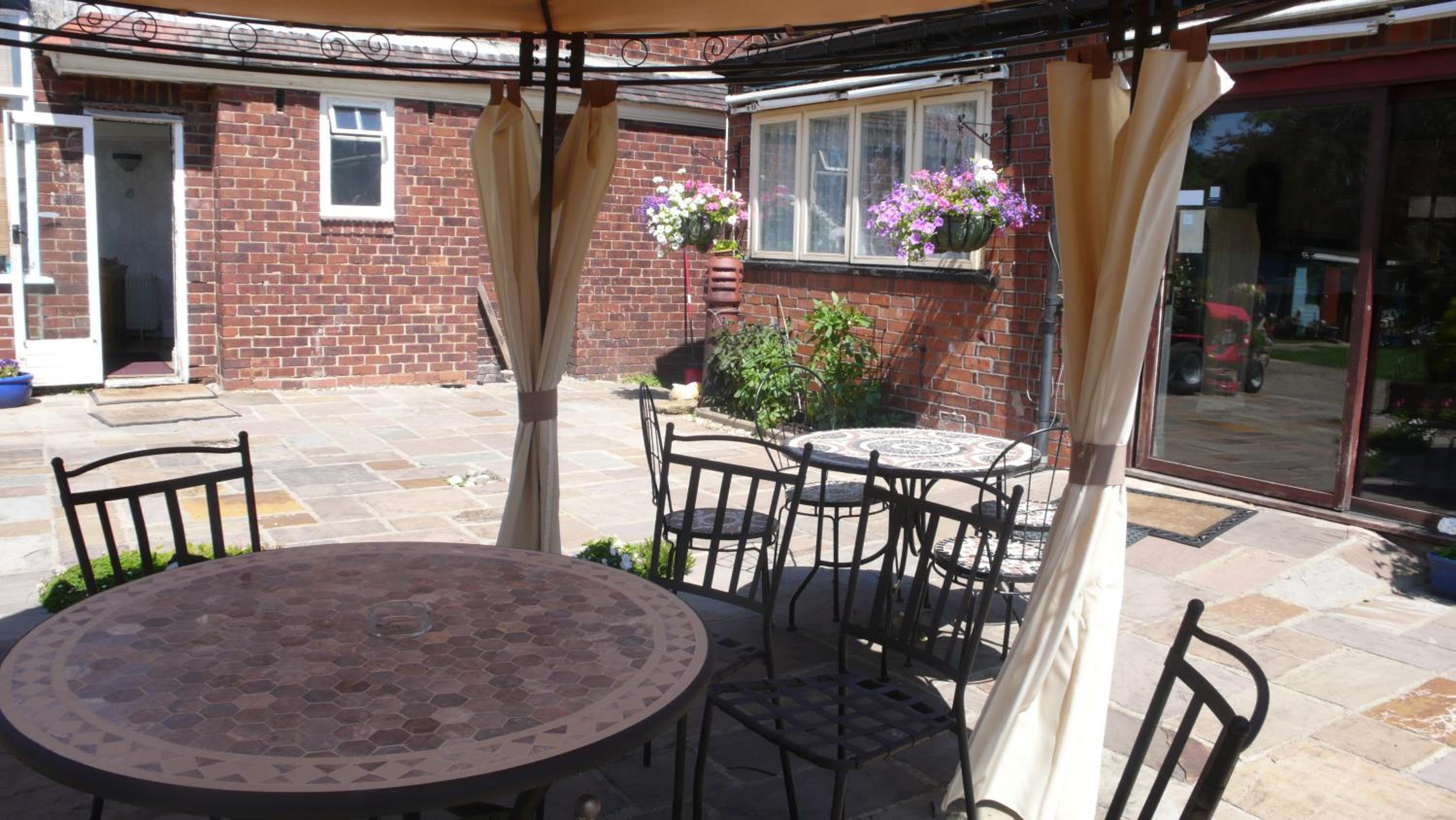 Acorn Guest House in Hull