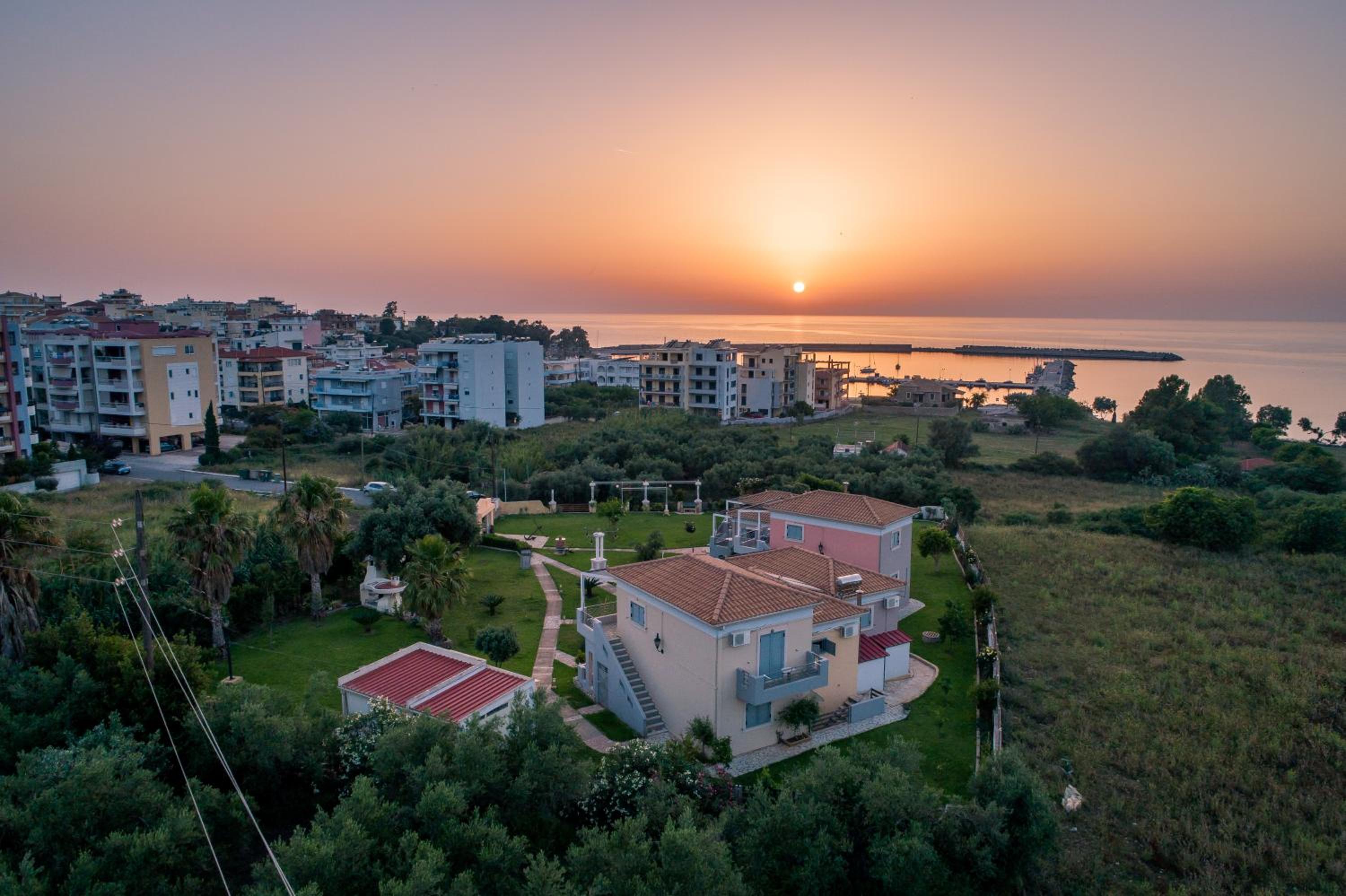 Ta Spitakia Tsarbopoulos