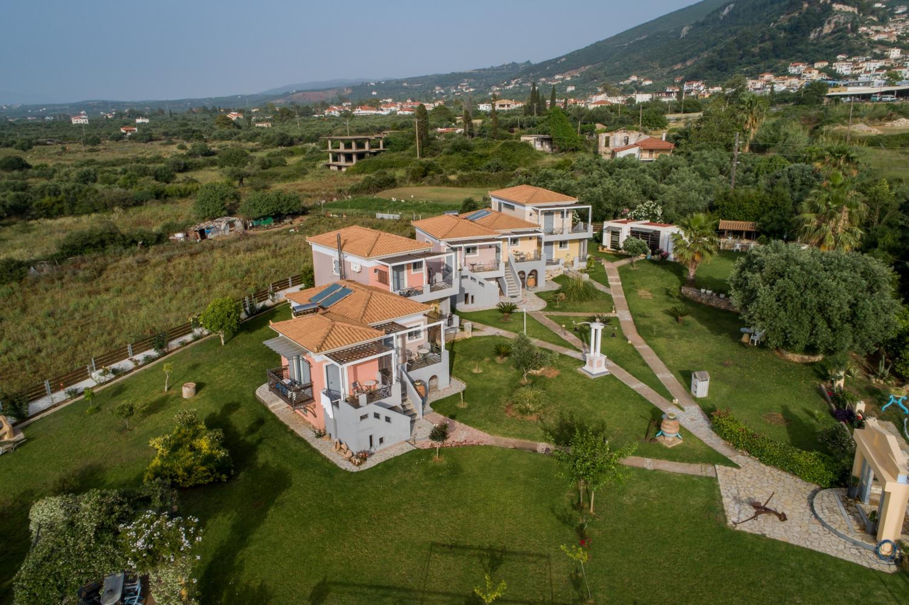 Ta Spitakia Tsarbopoulos