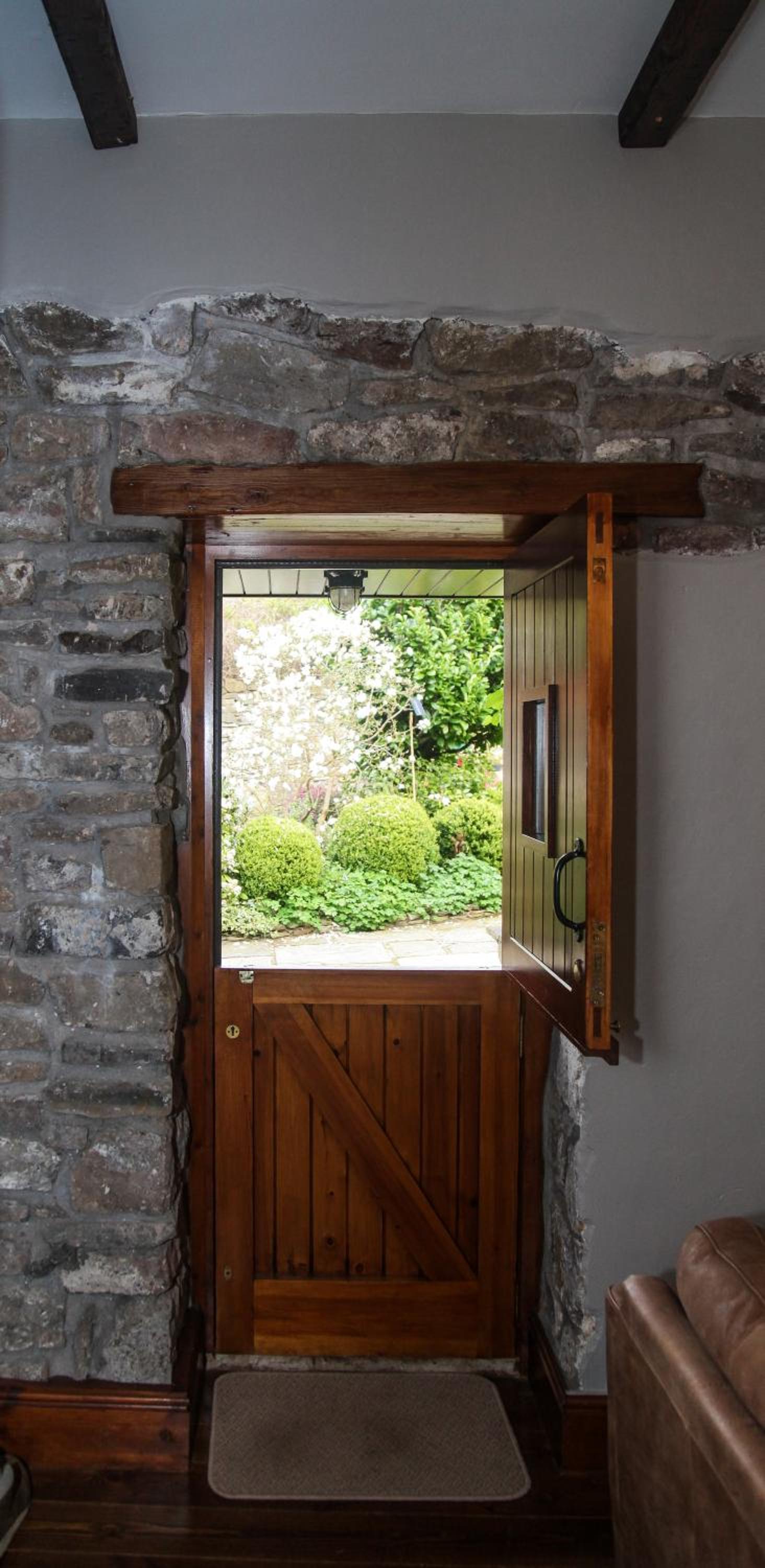 Ty Carreg Fach Staycation Cottage Cardiff view 5