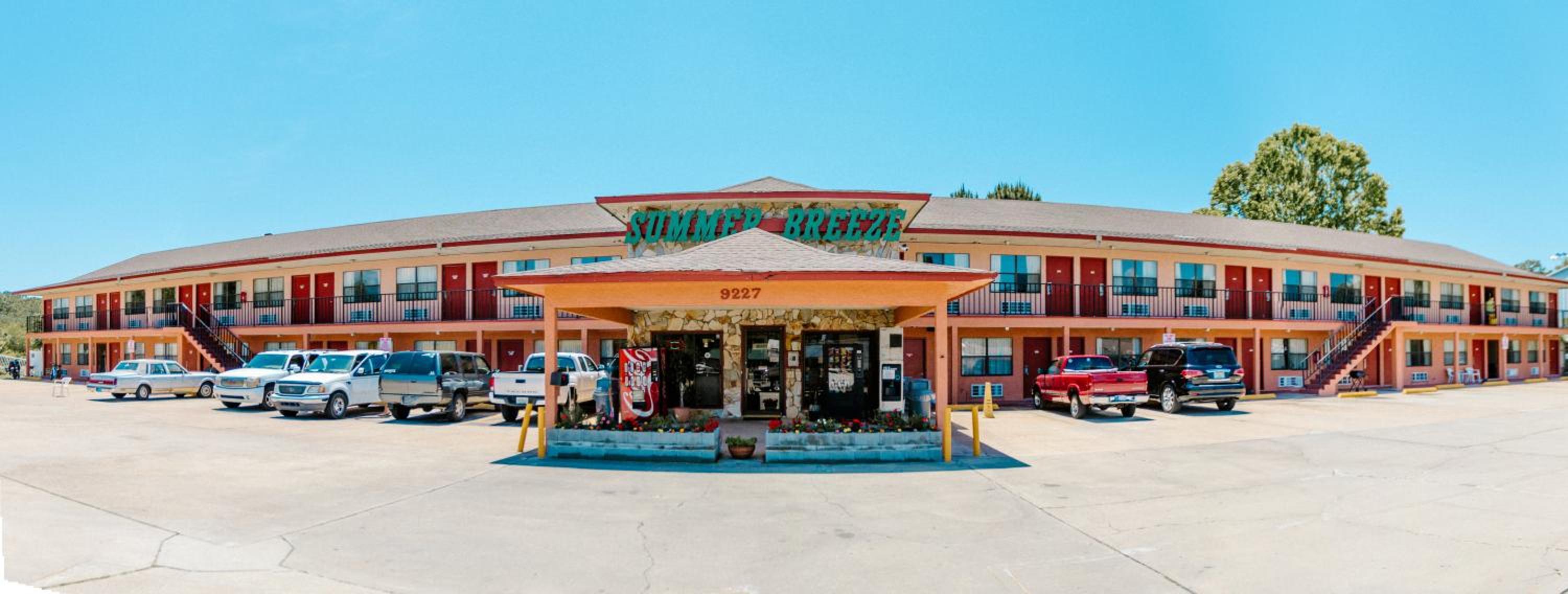 Hotel Summer Breeze Motel - Image 1