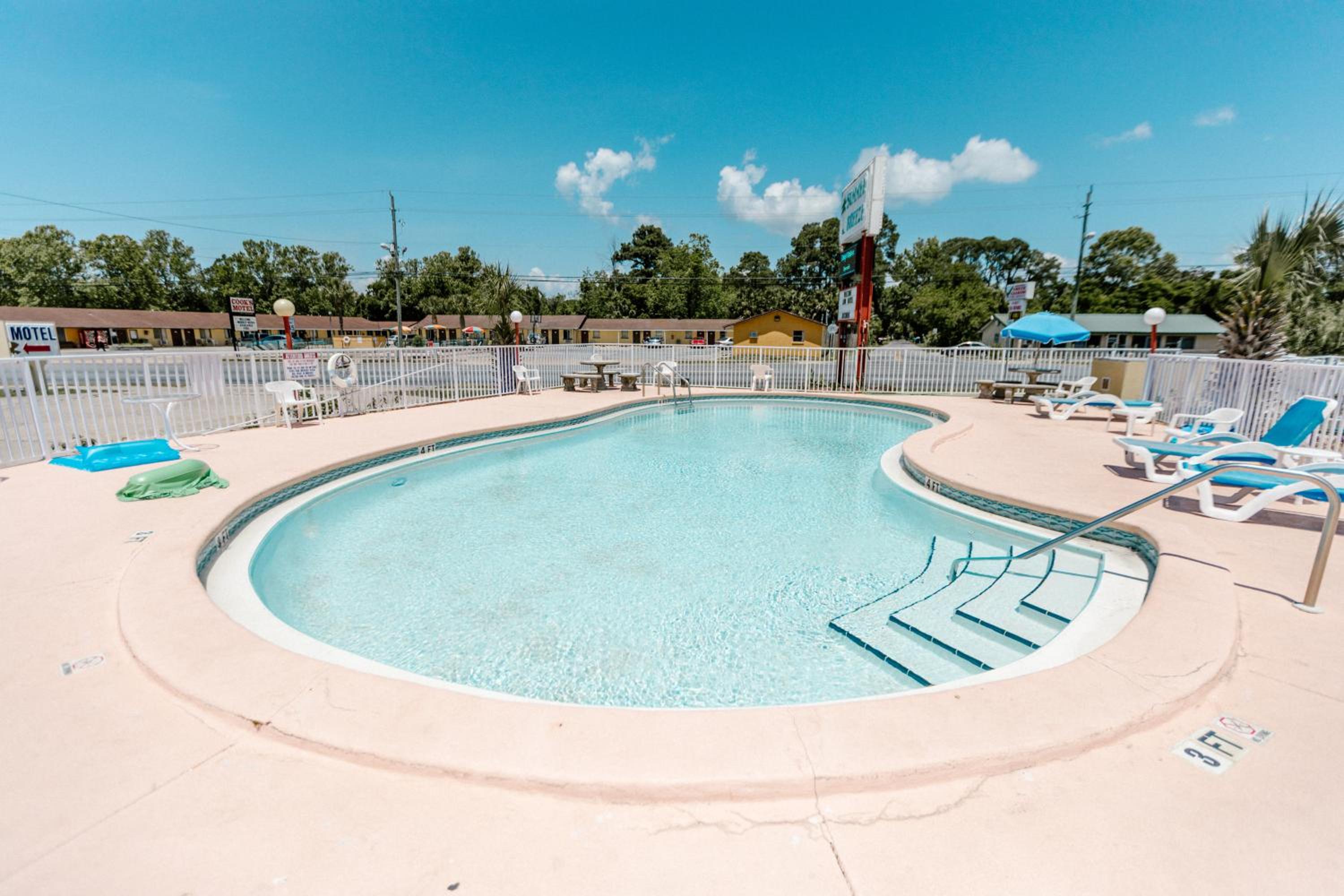 Summer Breeze Motel