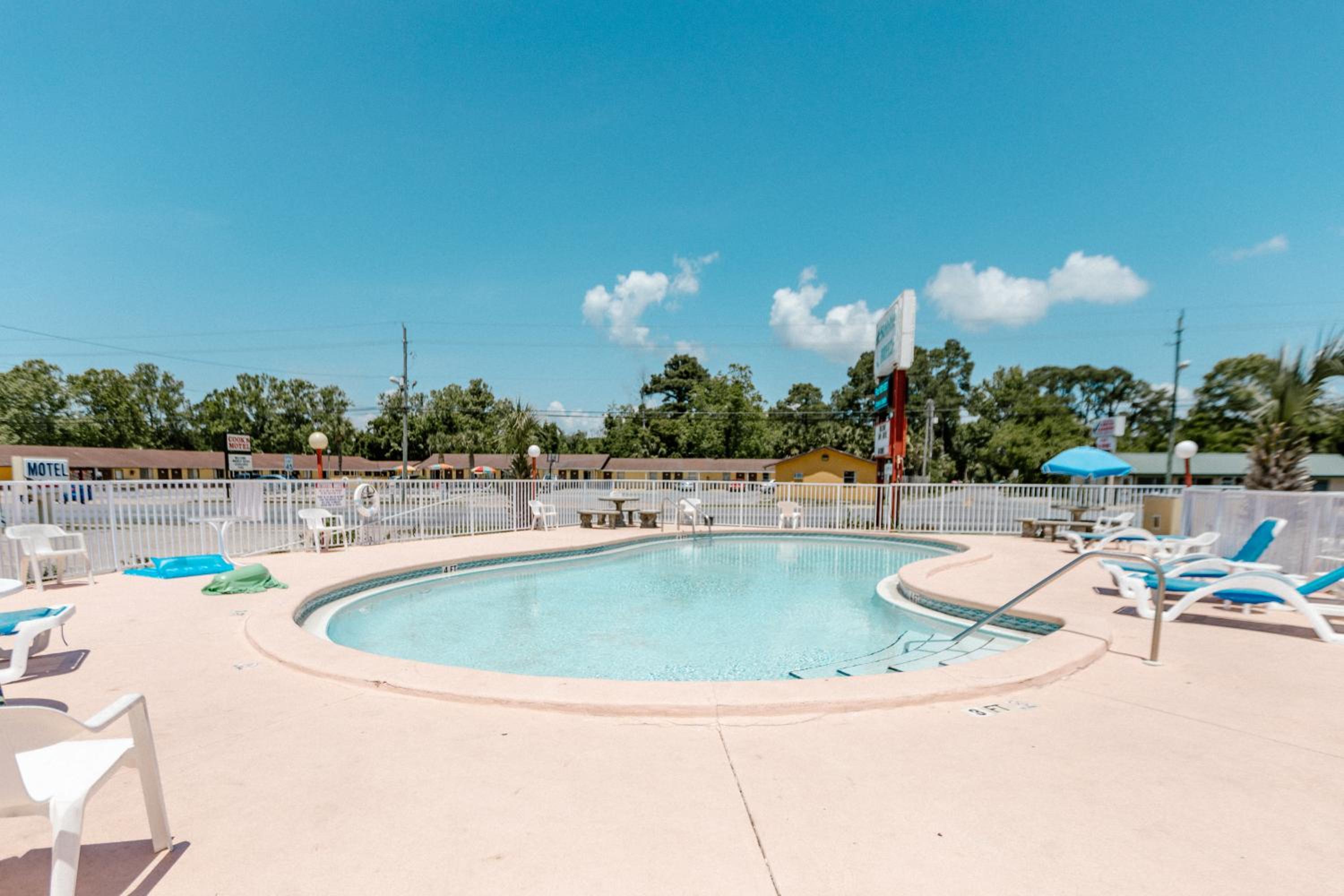 Summer Breeze Motel
