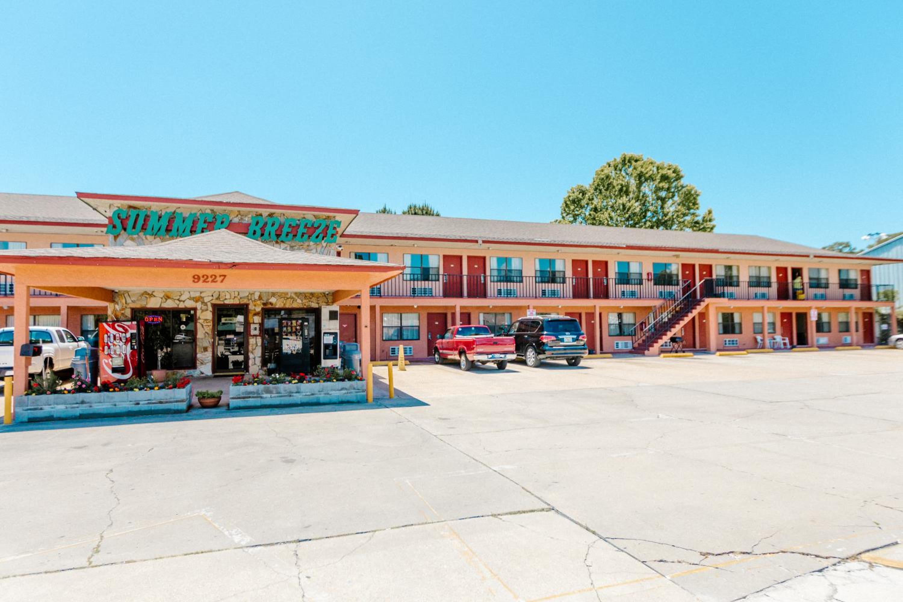 Summer Breeze Motel