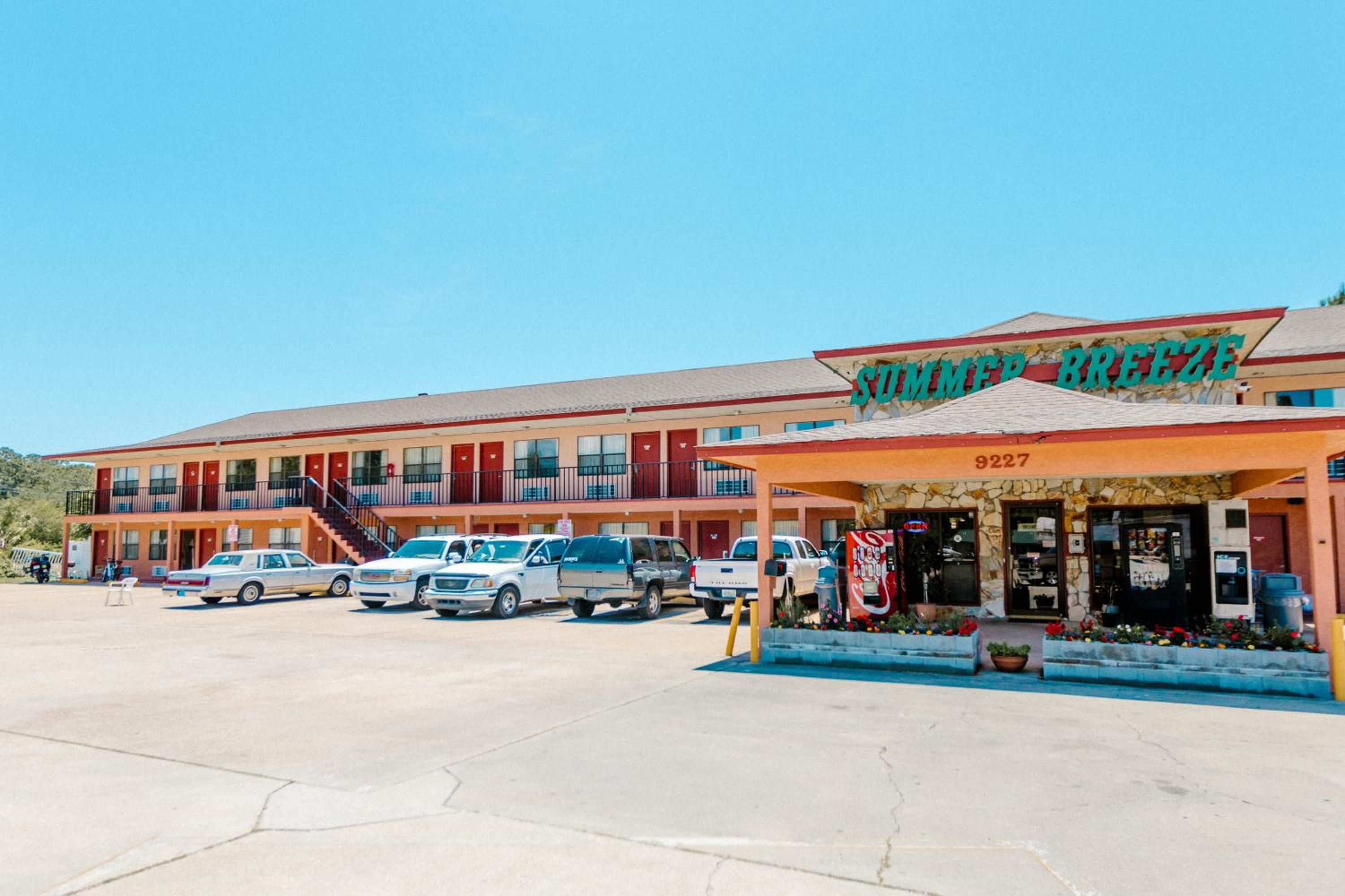 Summer Breeze Motel