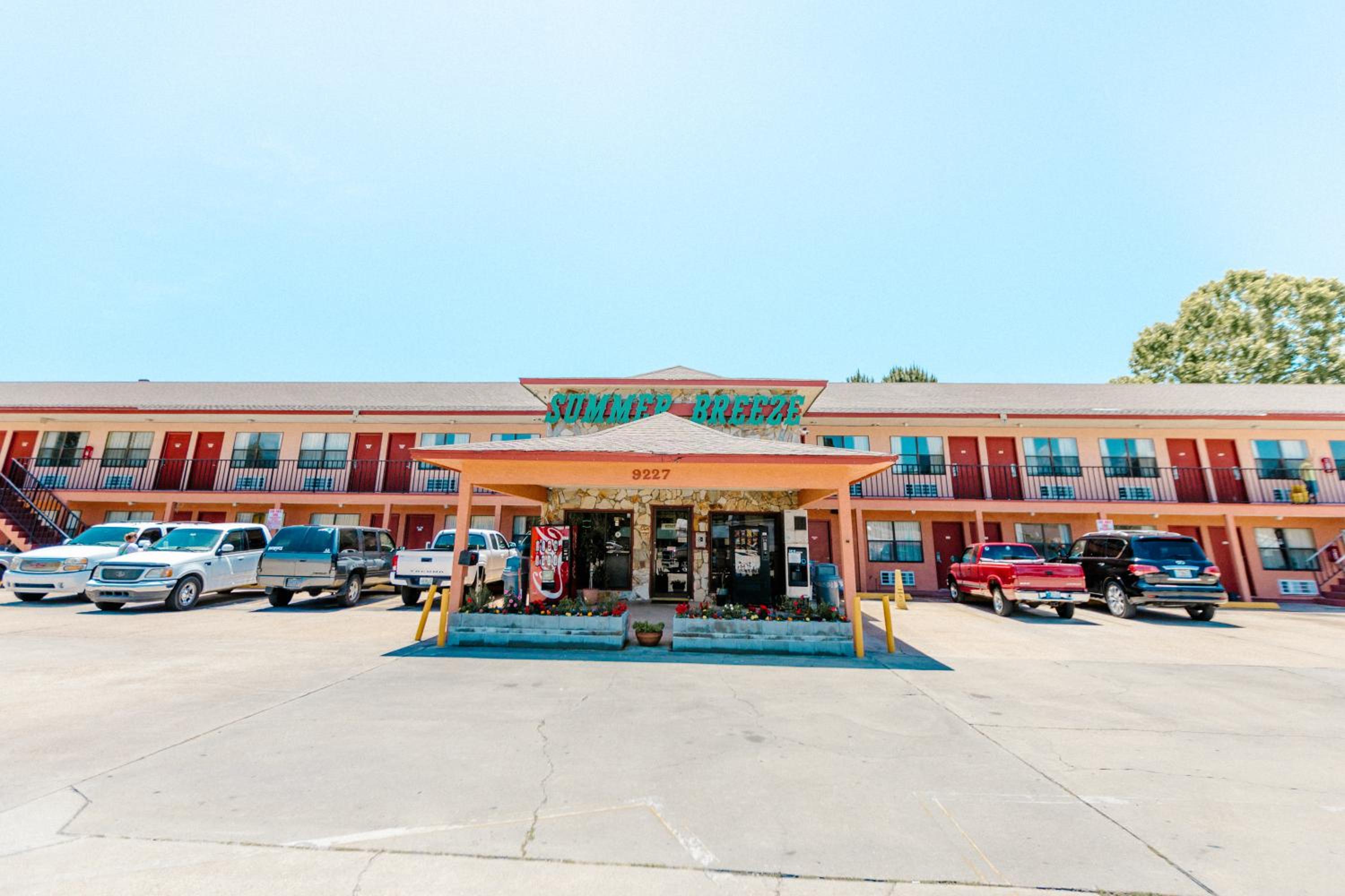 Summer Breeze Motel