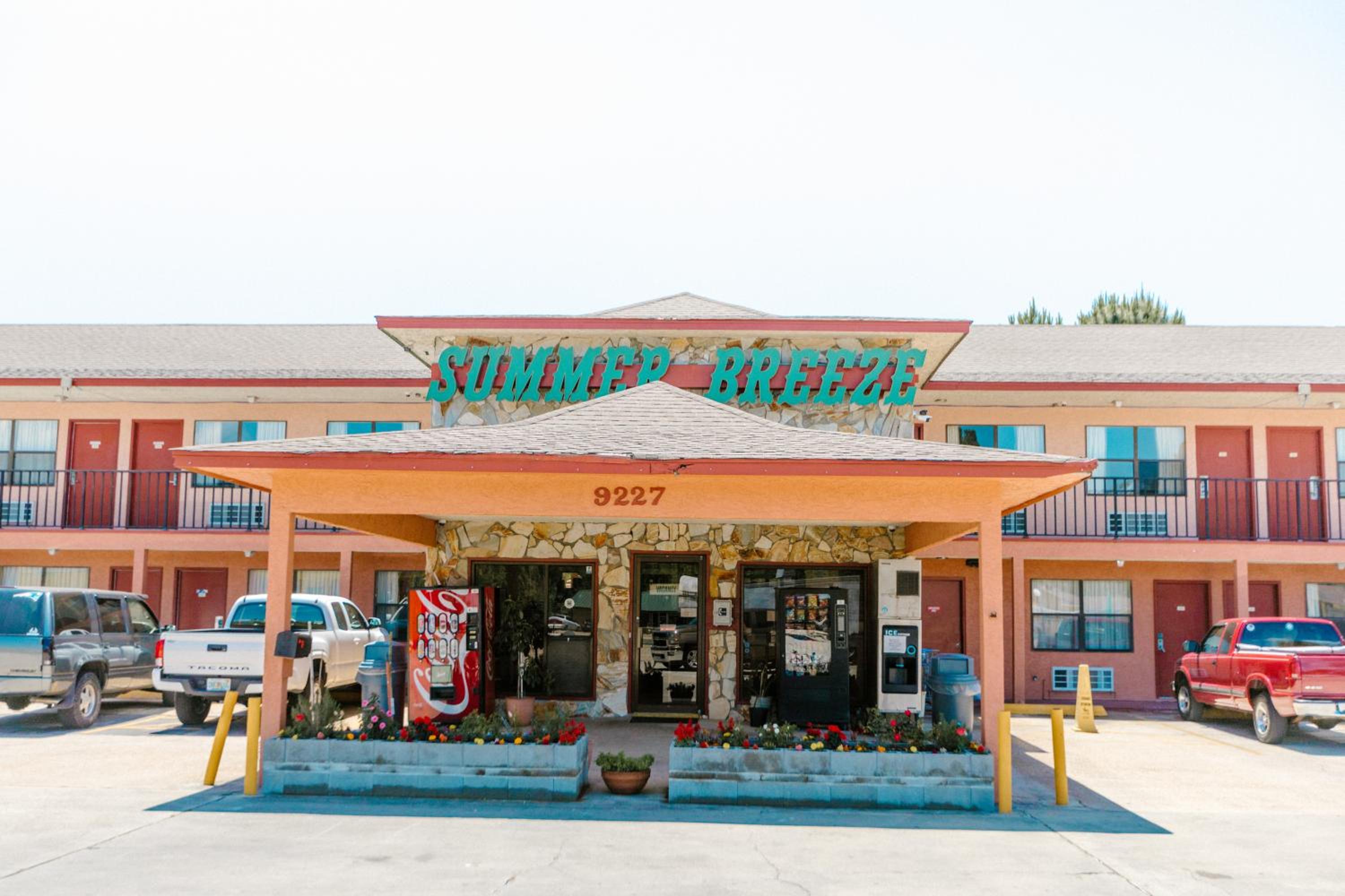 Summer Breeze Motel