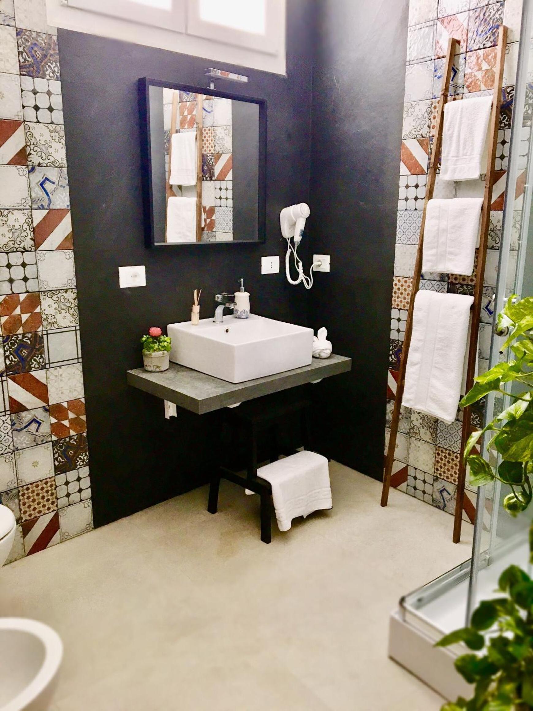 Pi Greco en Siracusa — bathroom