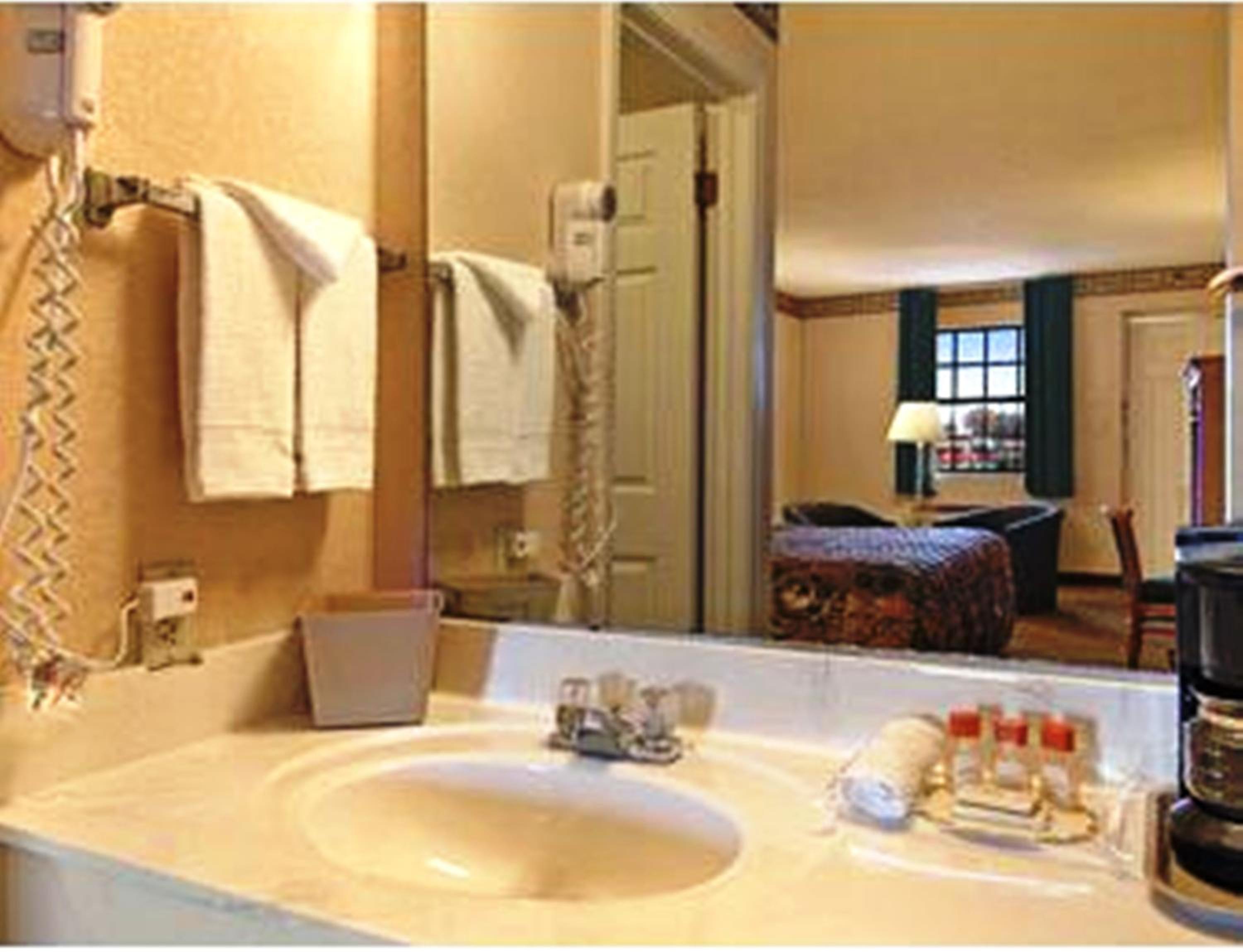 Days Inn by Wyndham Brownsville - Property Image 12