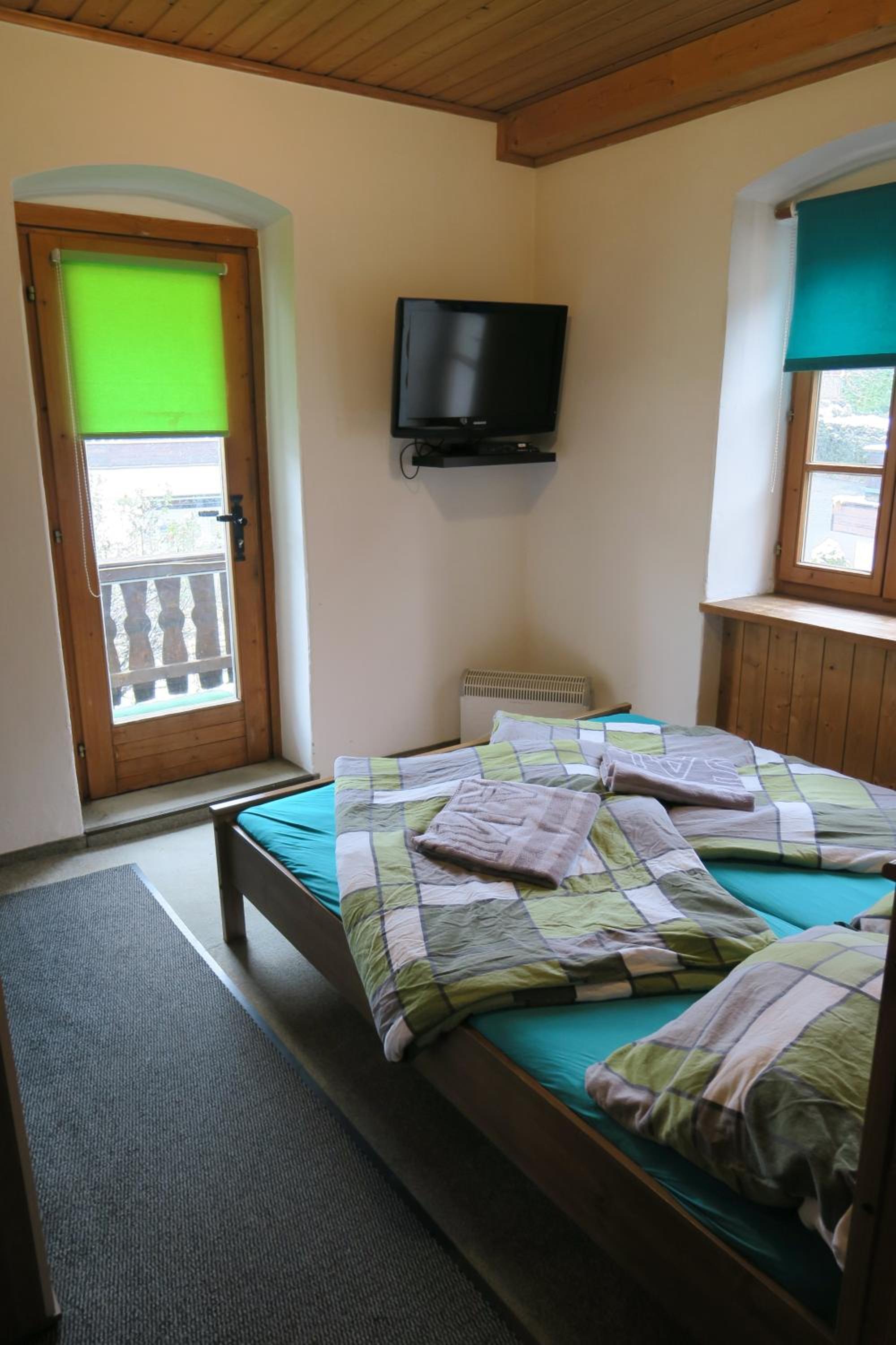 SnowBunnys BackPackers Hostel view 2