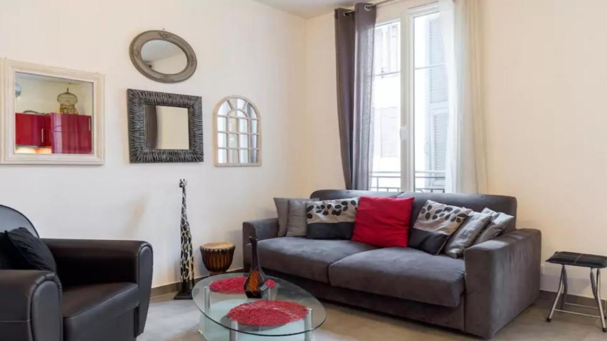 Stylish White and Red Apartments view 4