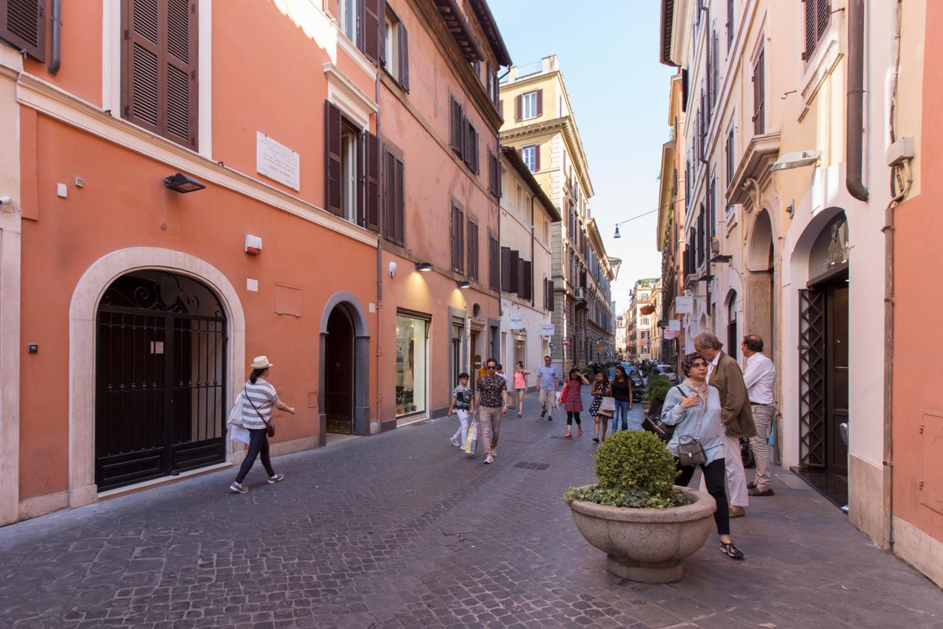 ROMAC Condotti with 3 bedrooms near the Spanish Steps