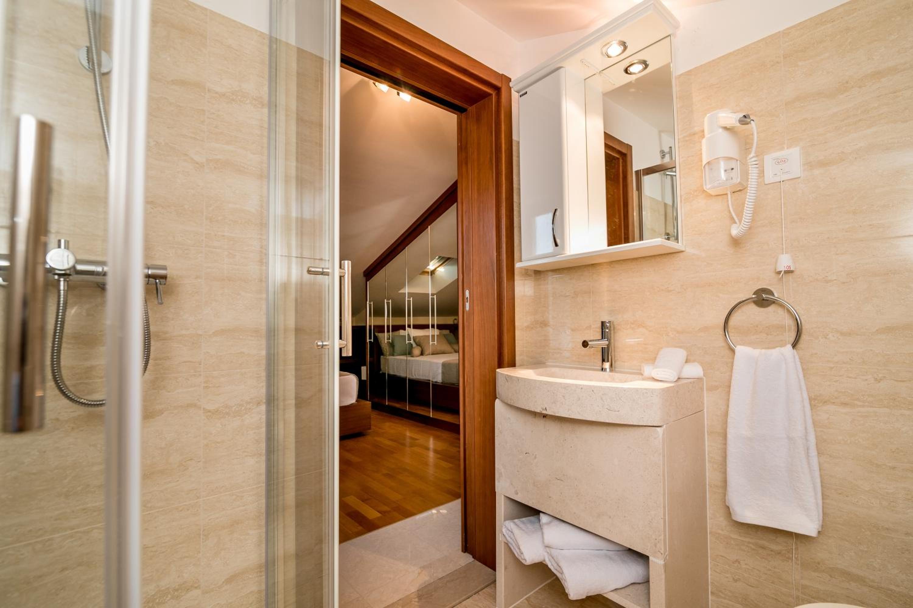 Hedera Residences - Kumbor