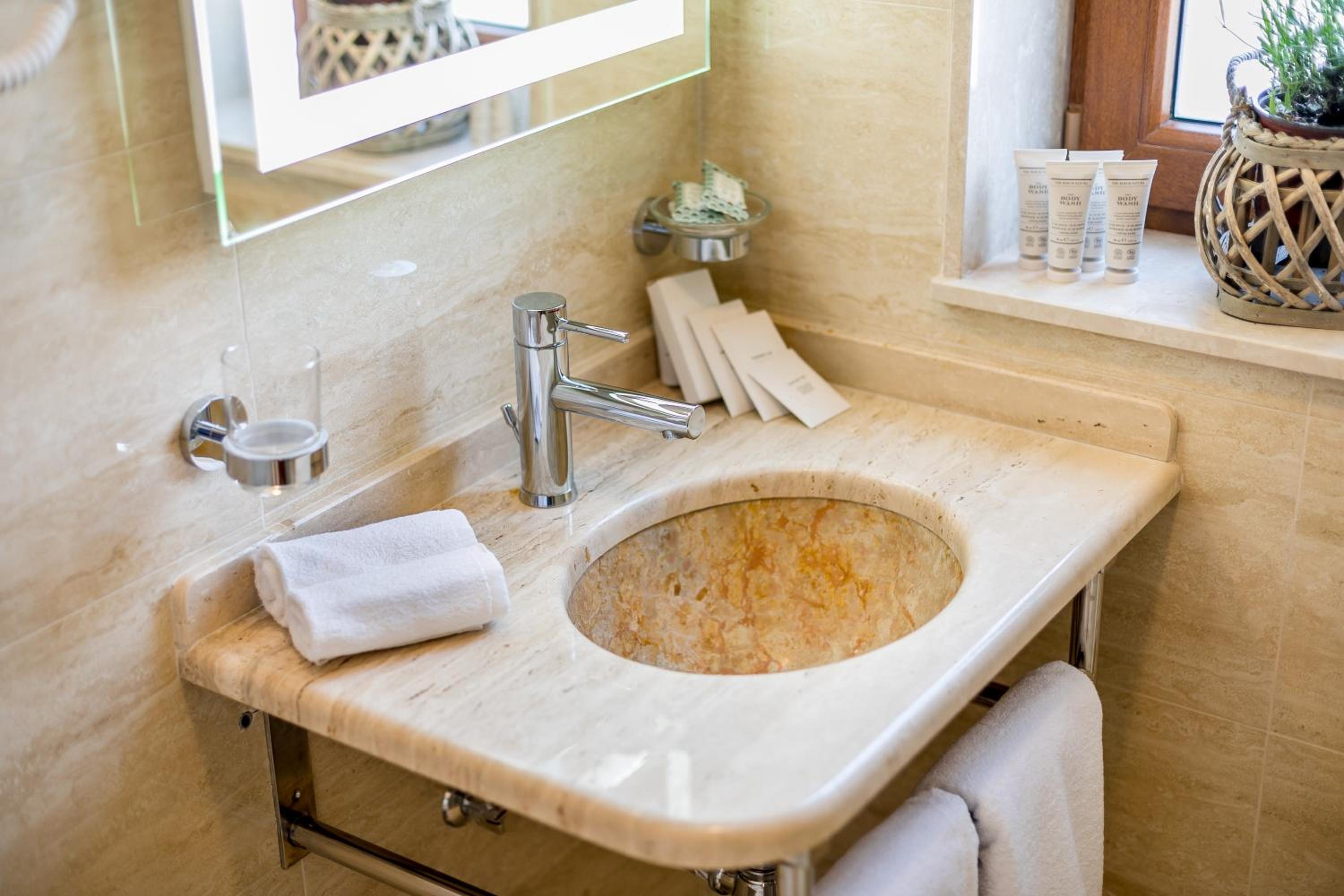 Hedera Residences - Kumbor