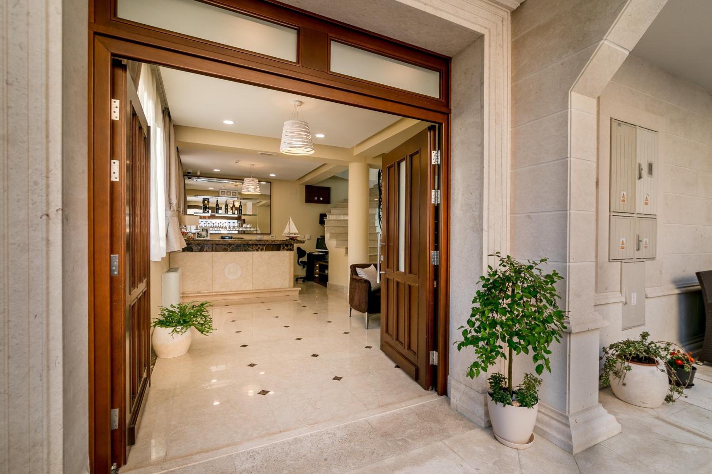 Hedera Residences - Kumbor