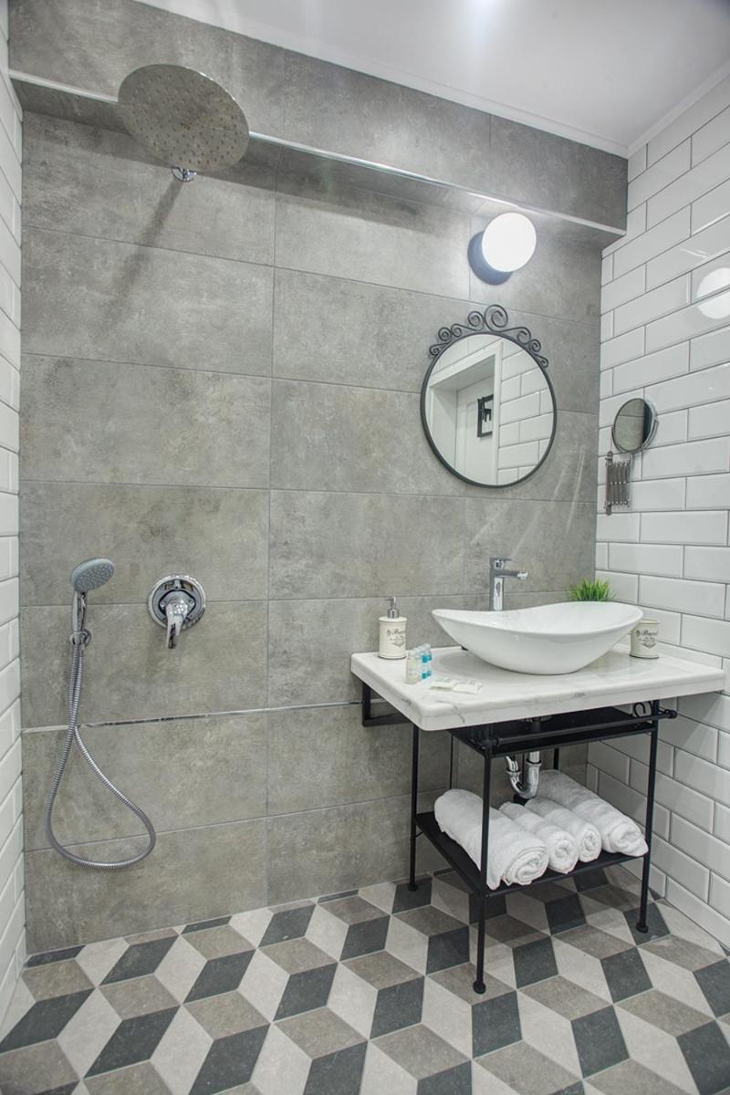 Spacious flat close to the American Embassy, free parking place view 2