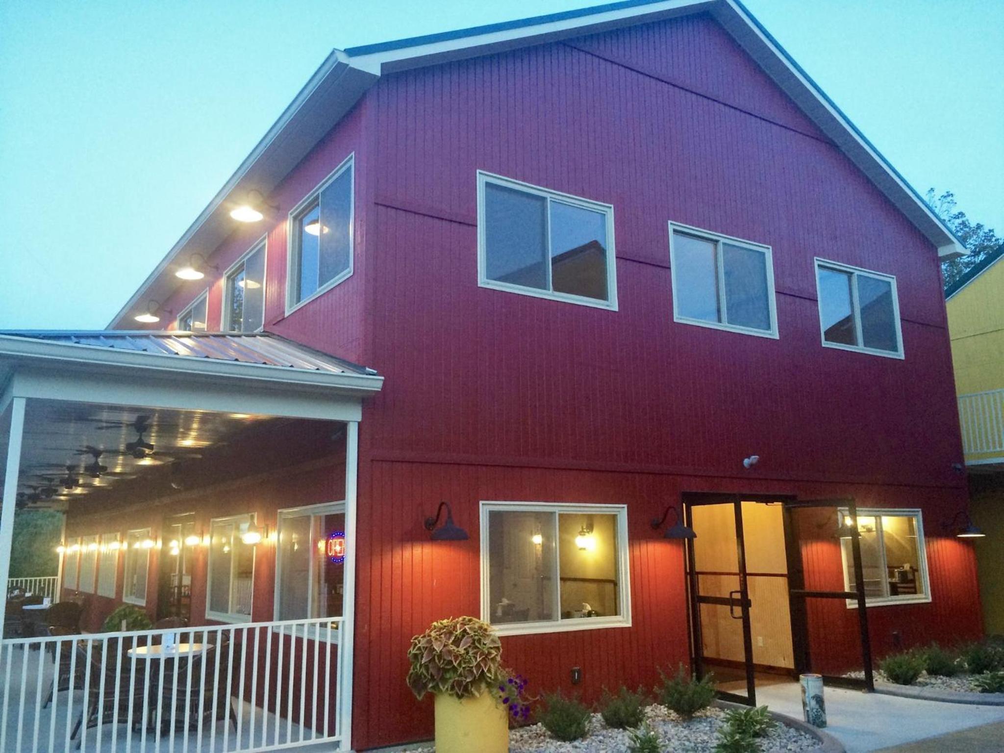 Hotel Golden Manor Inn & Suites