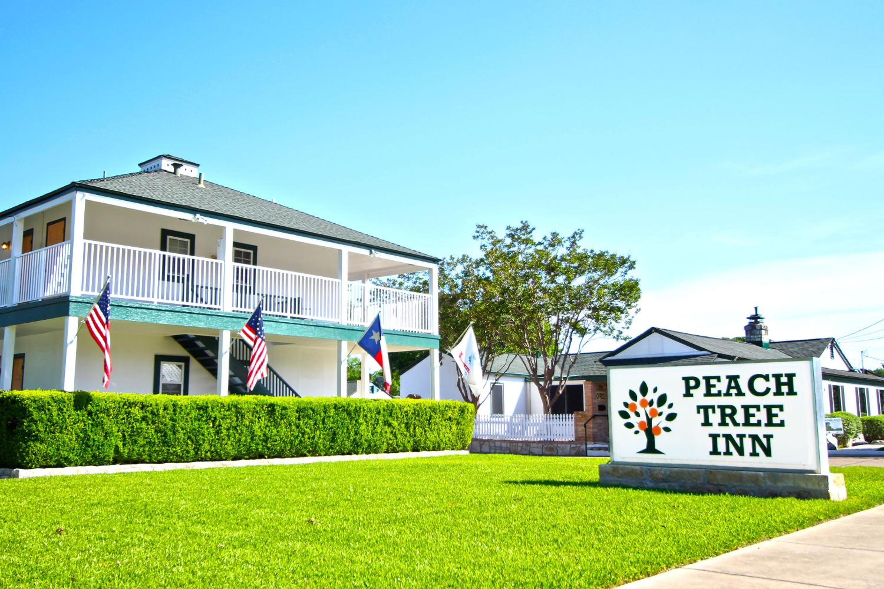 Hotel Peach Tree Inn & Suites - Image 1