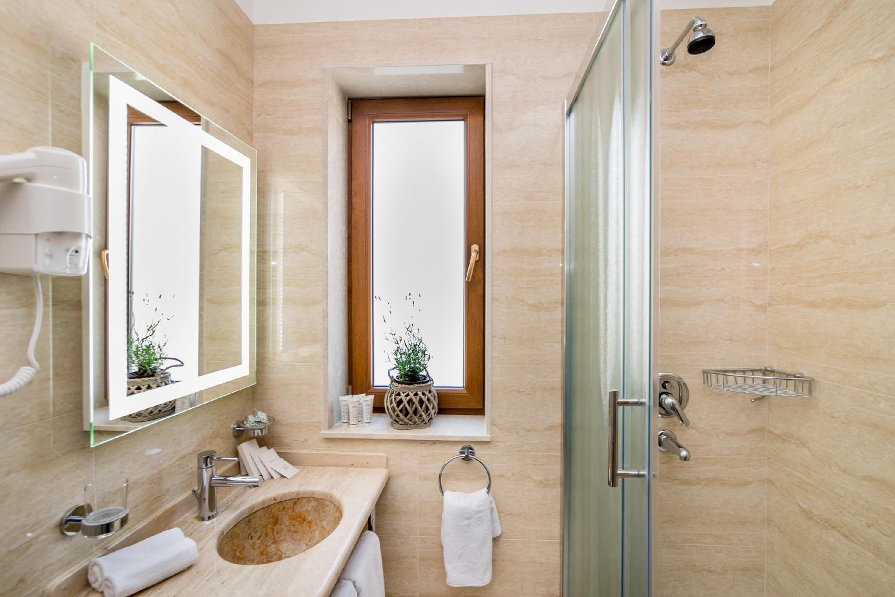 Hedera Residences - Kumbor