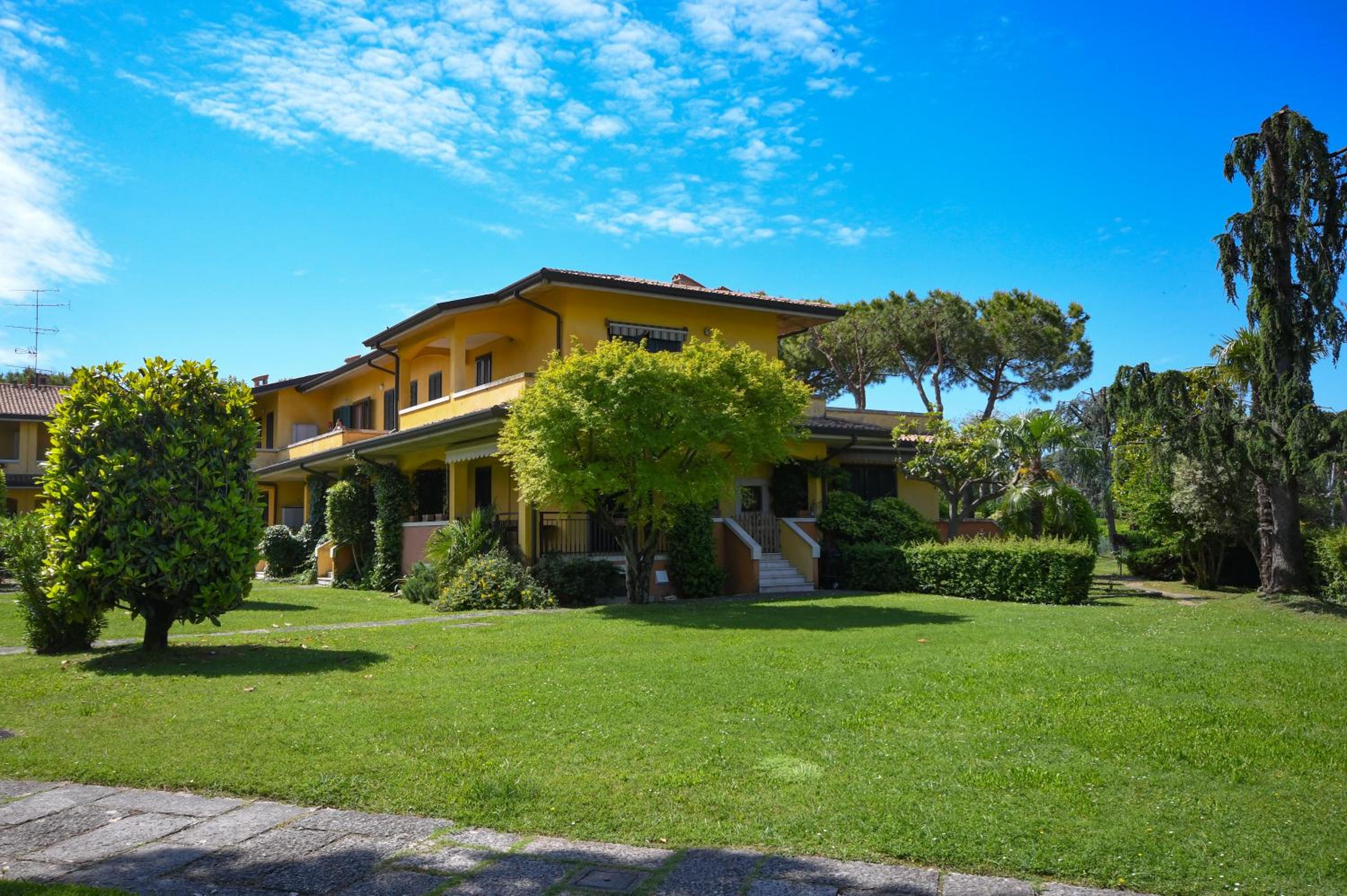 Sirmione Beach Apartment view 5
