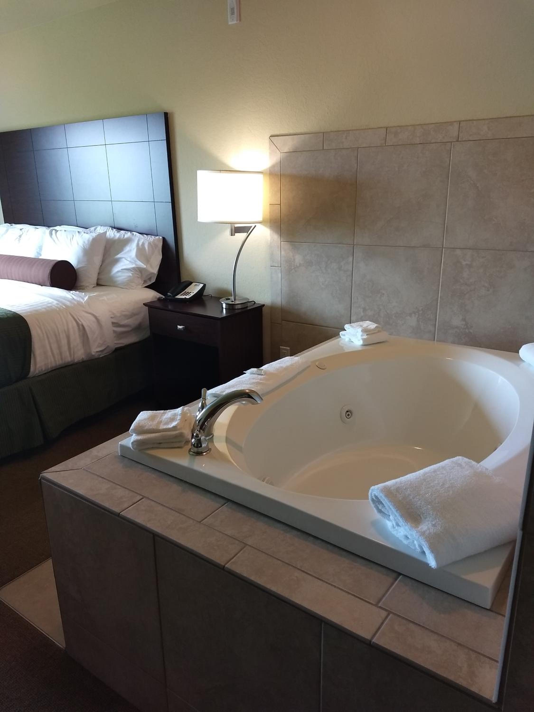 AmeriVu inn and Suites - Crookston