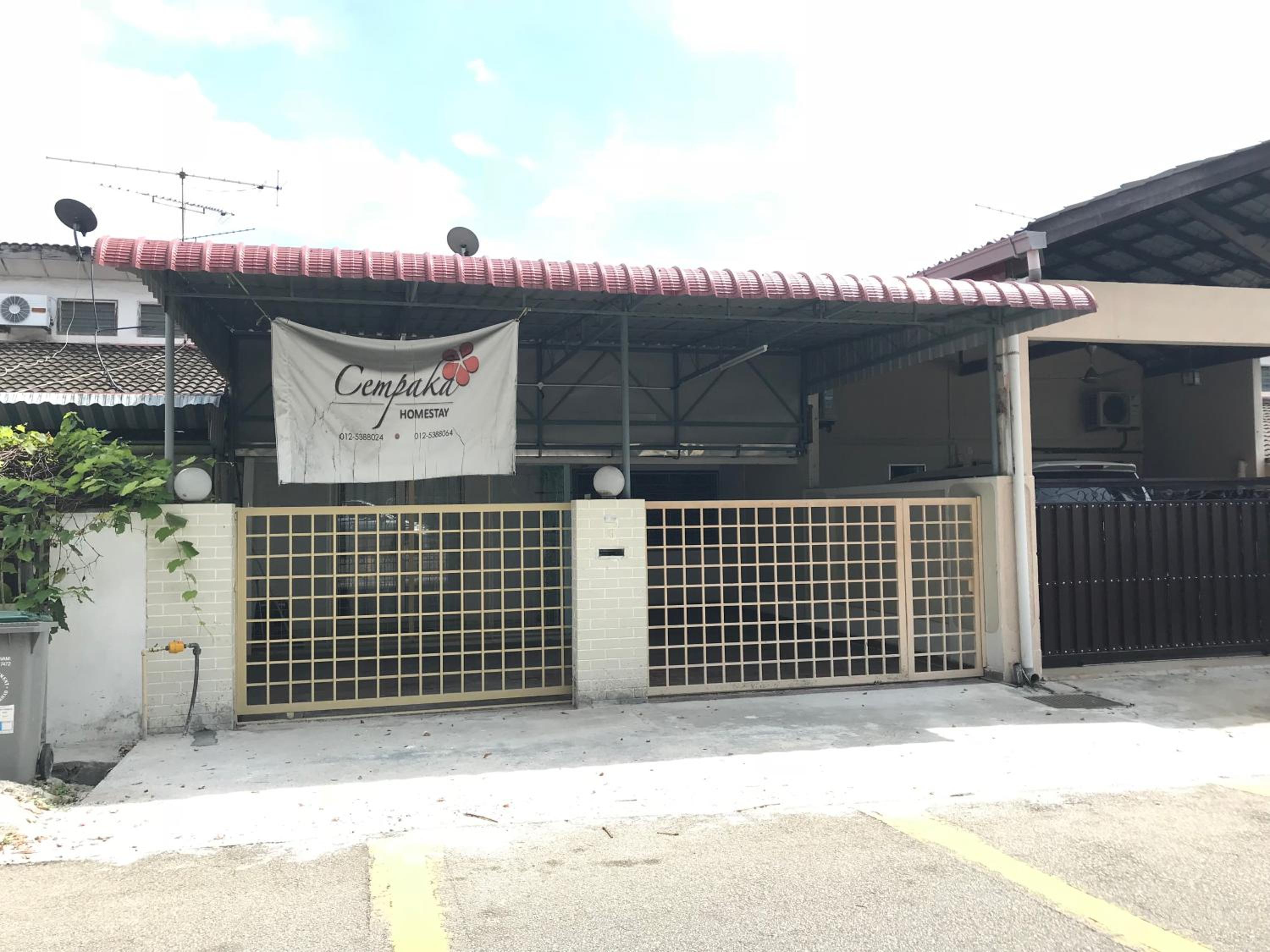 Cempaka Homestay Batu Pahat photo 8