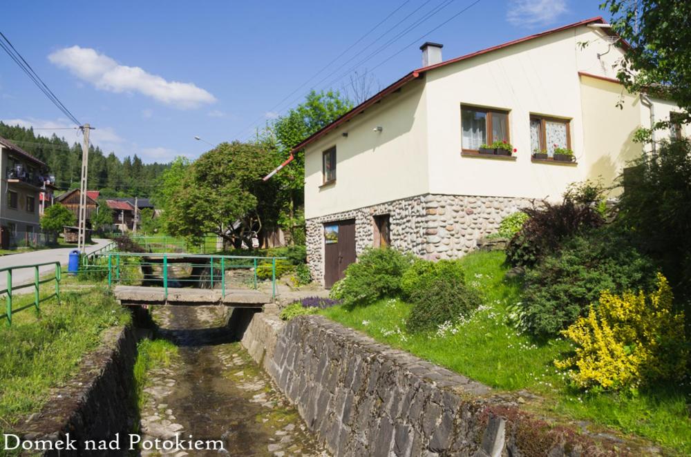 Domek nad potokiem view 3