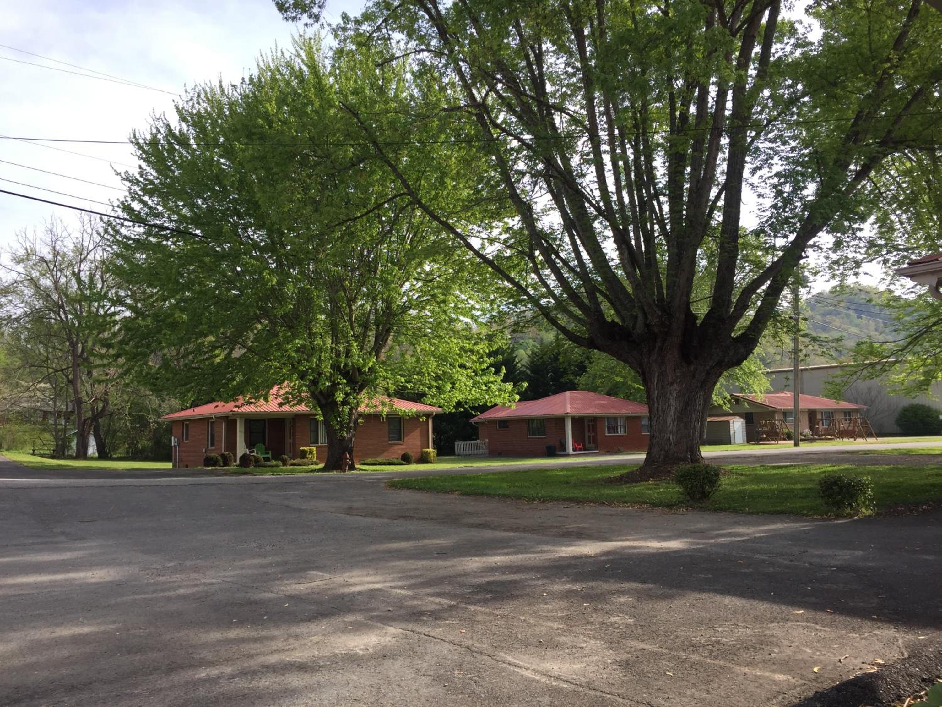 Phillips Historic Motel & Cottages