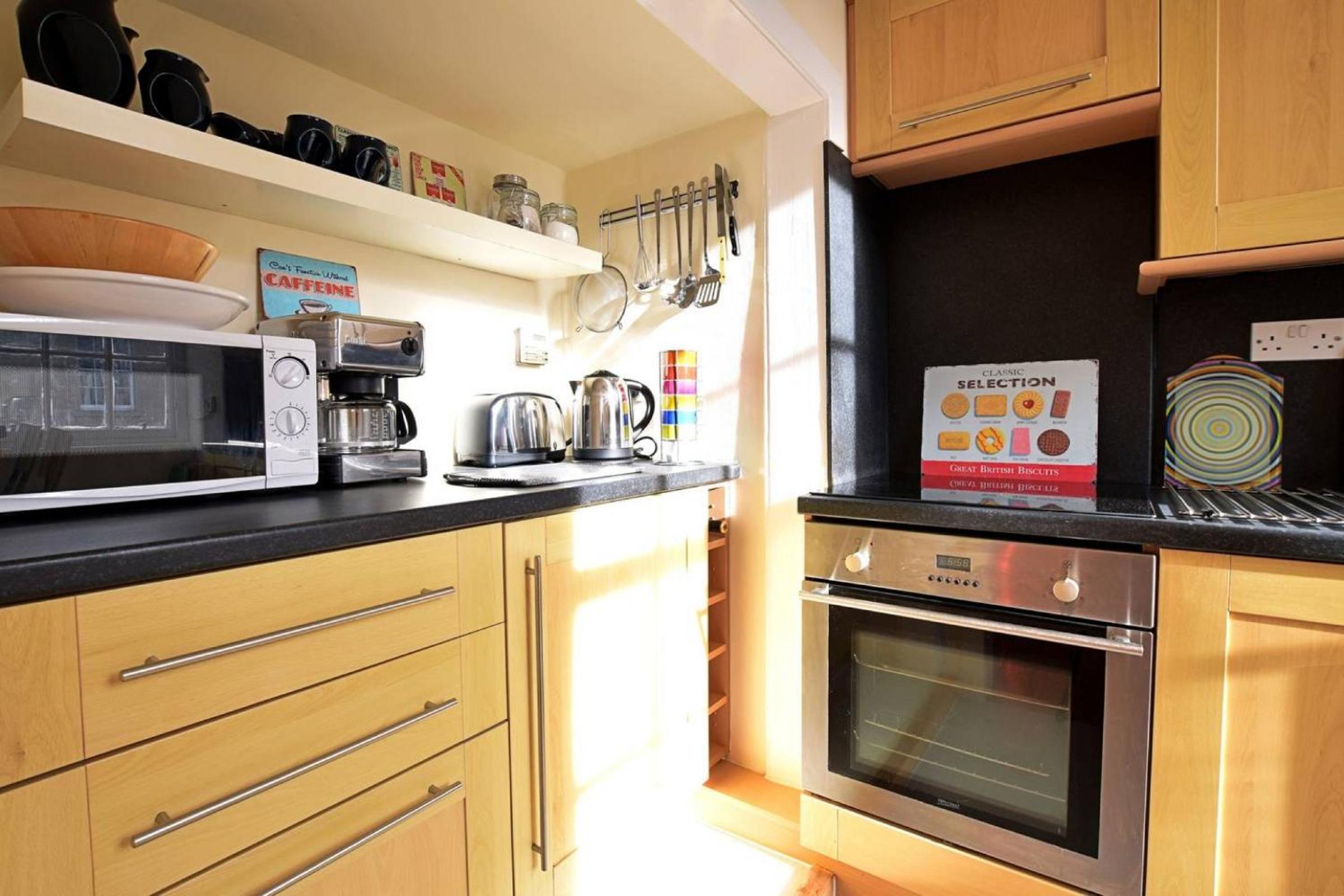 JOIVY Bright Flat with Workspace in New Town view 5