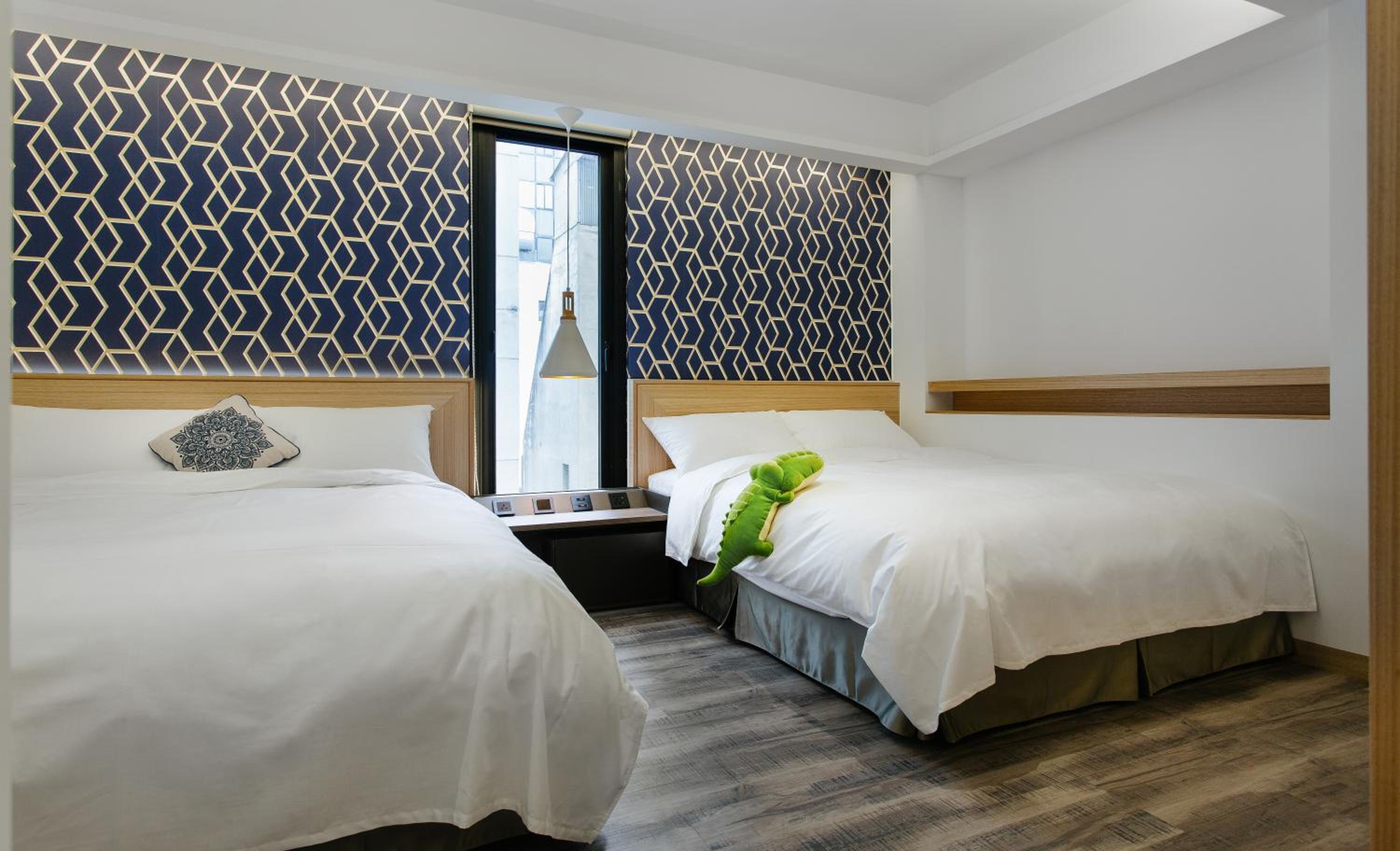 CHECK inn Taichung Zhongshan