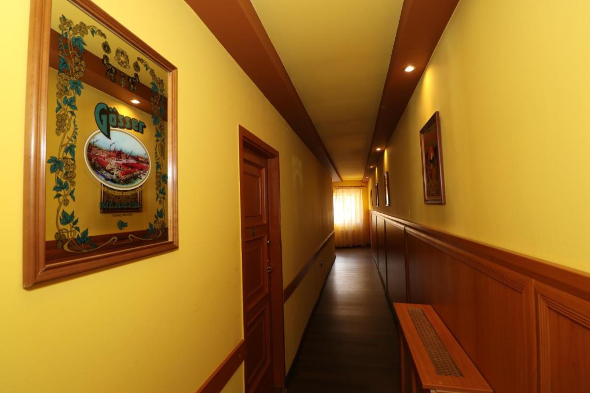 Photo 33