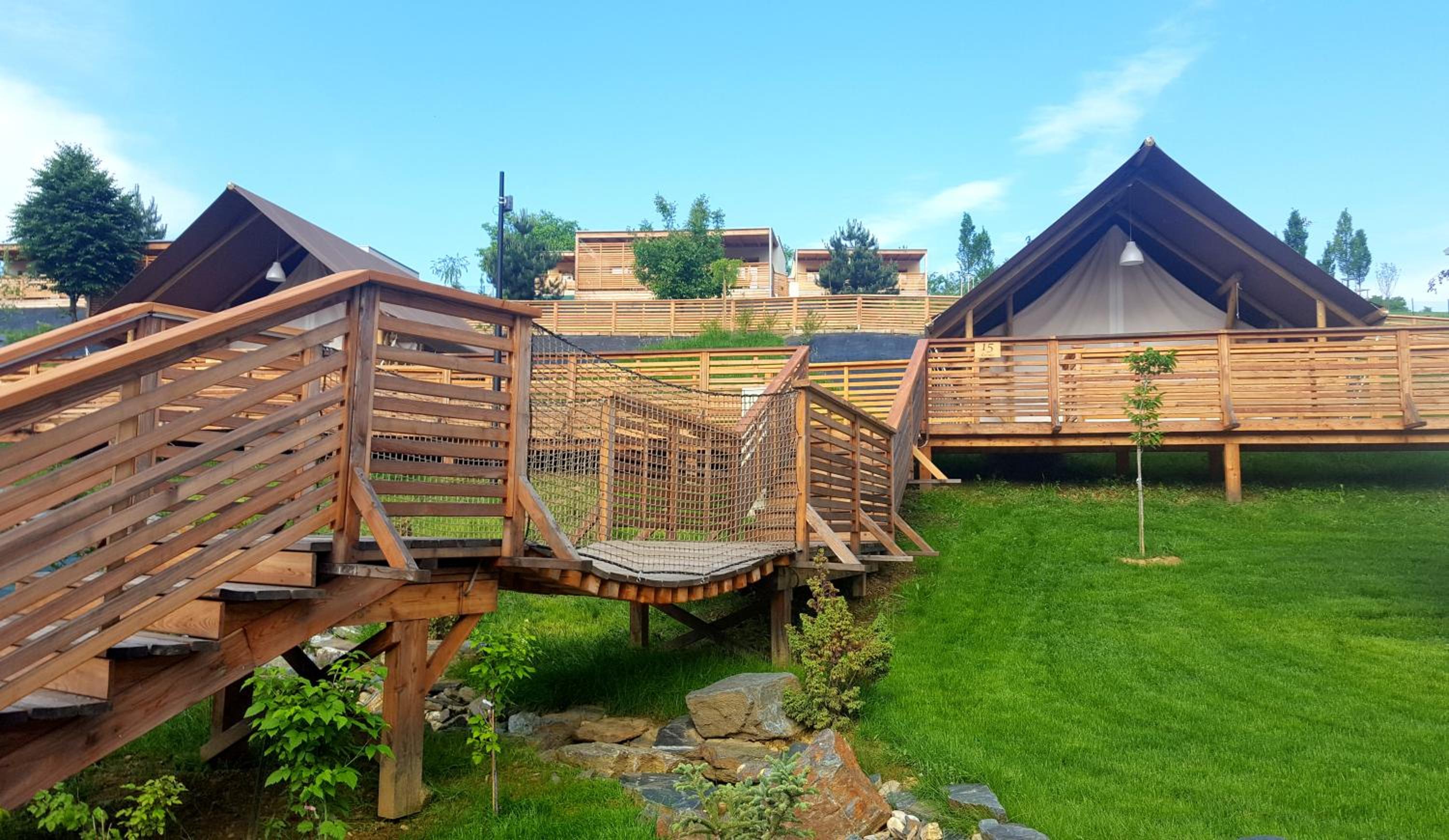Glamping SUN VALLEY Bioterme view 3