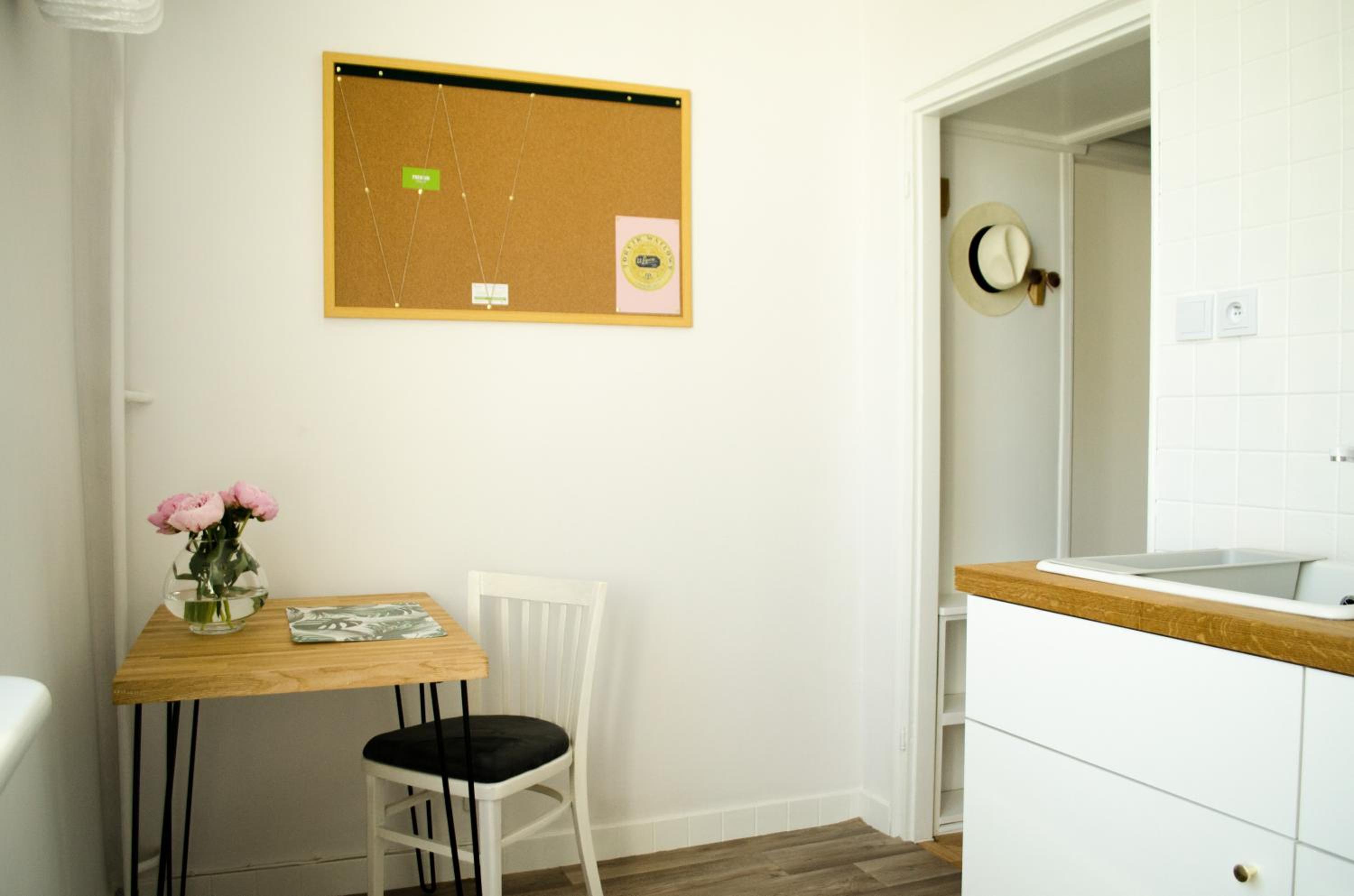 Slow Life Apartment next to Metro Station