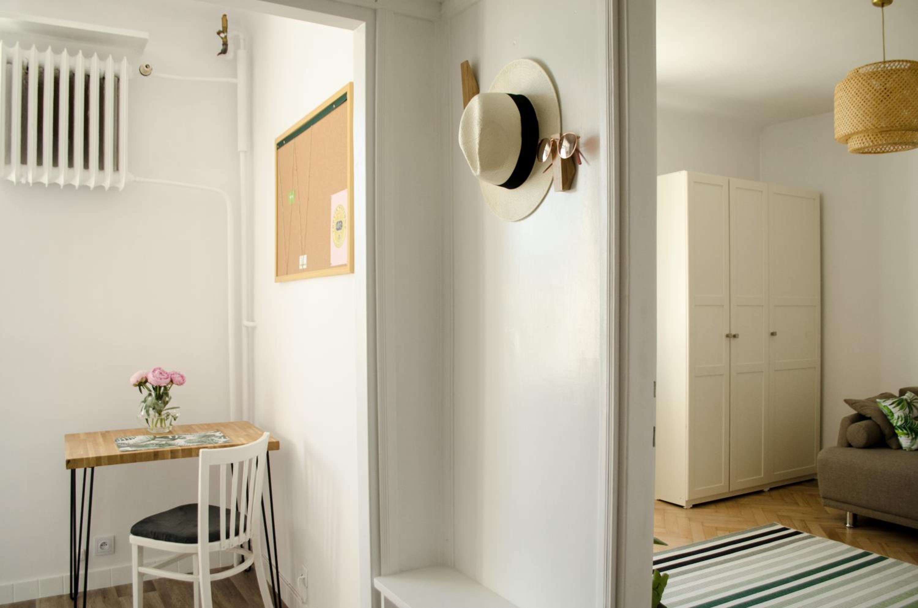 Slow Life Apartment next to Metro Station