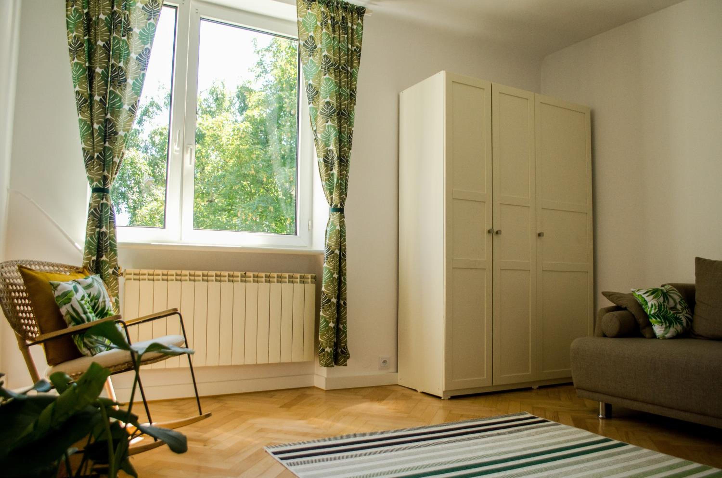 Slow Life Apartment next to Metro Station