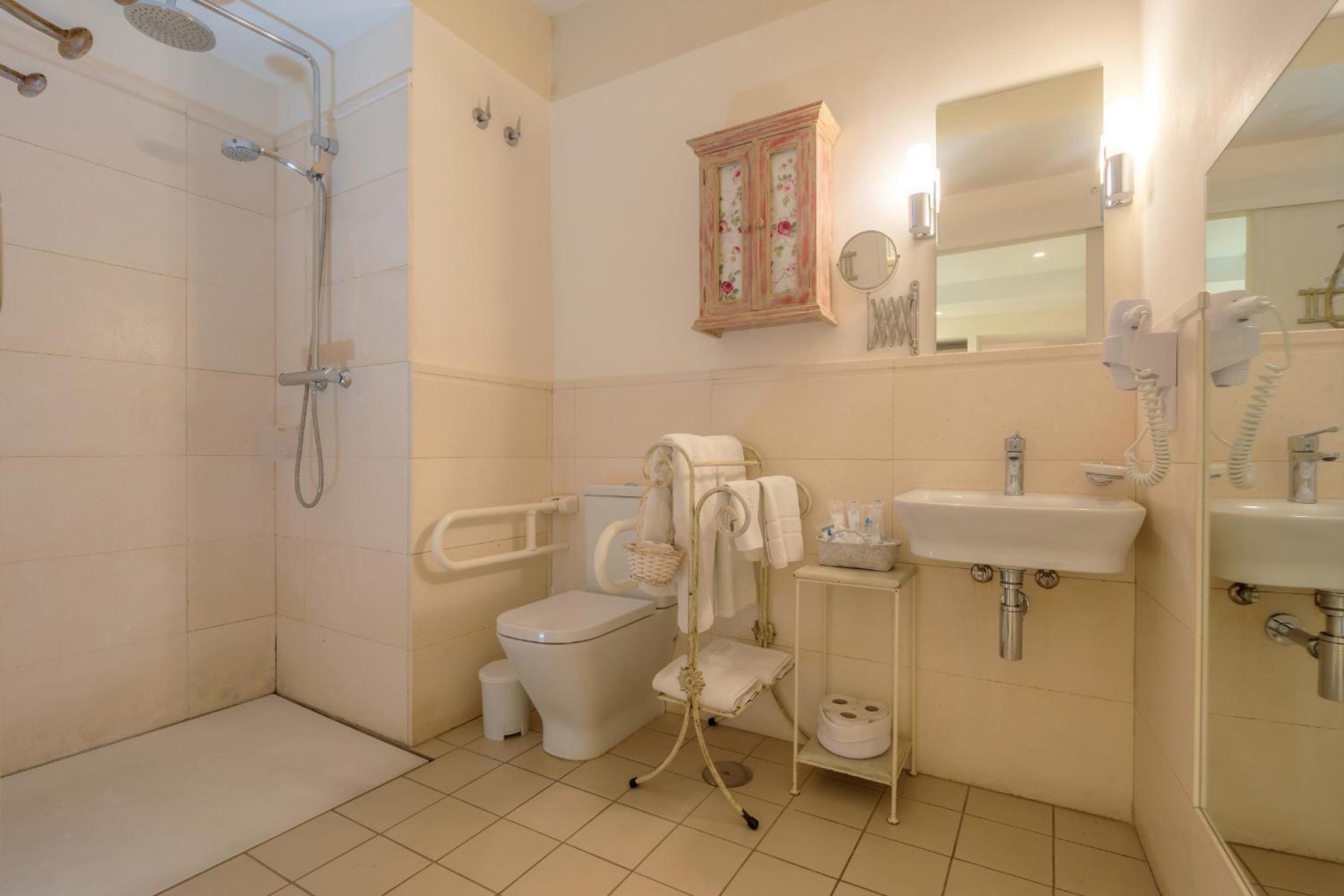 ApartaSuites Alberca Deluxe