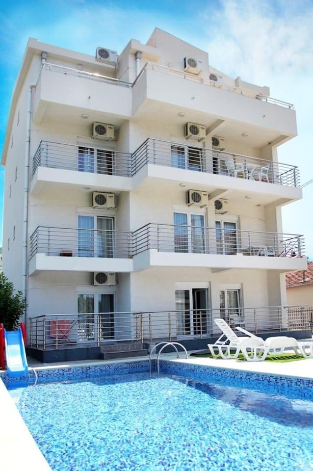 Hotel Villa Swan - Image 1