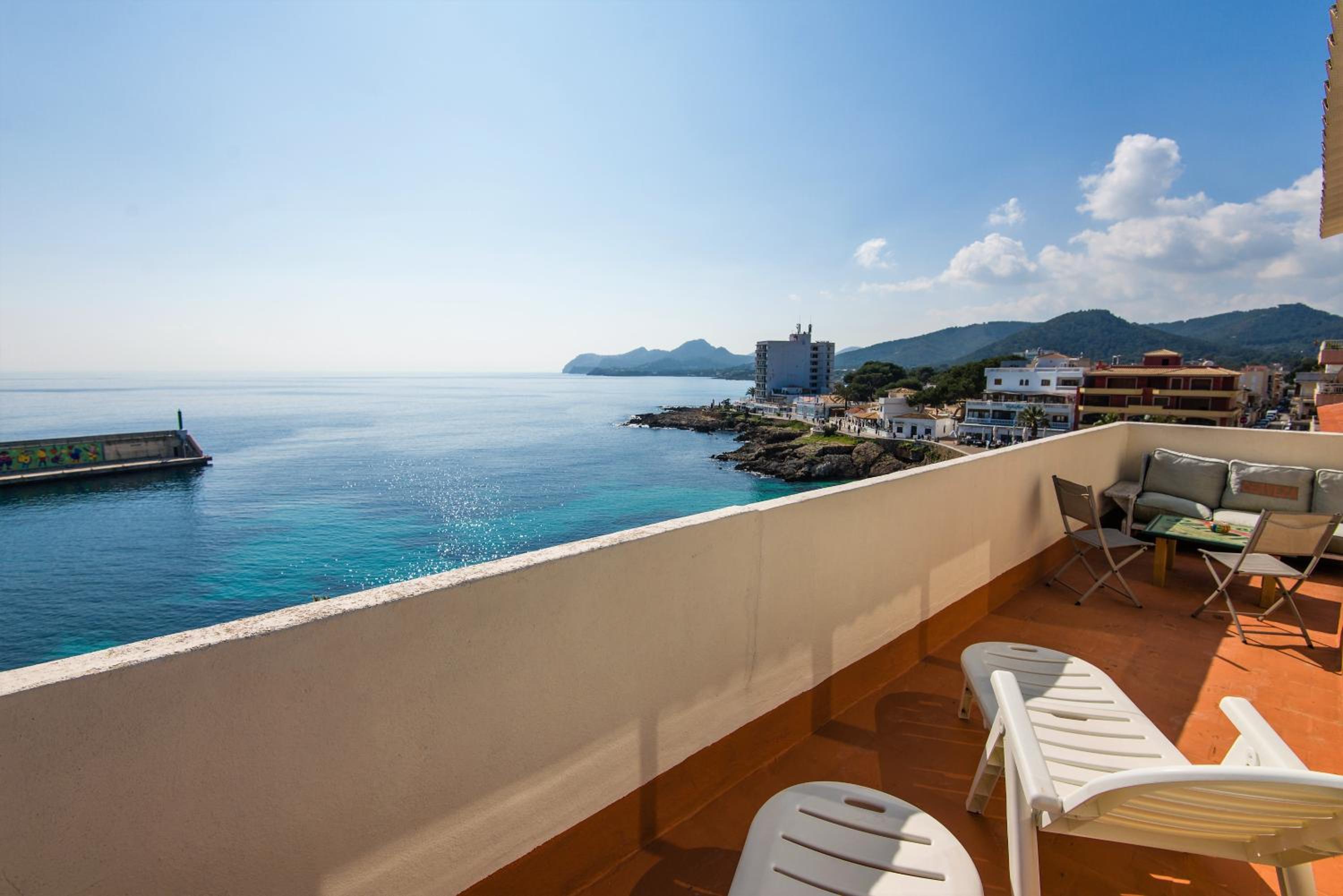 Hostal Port Corona