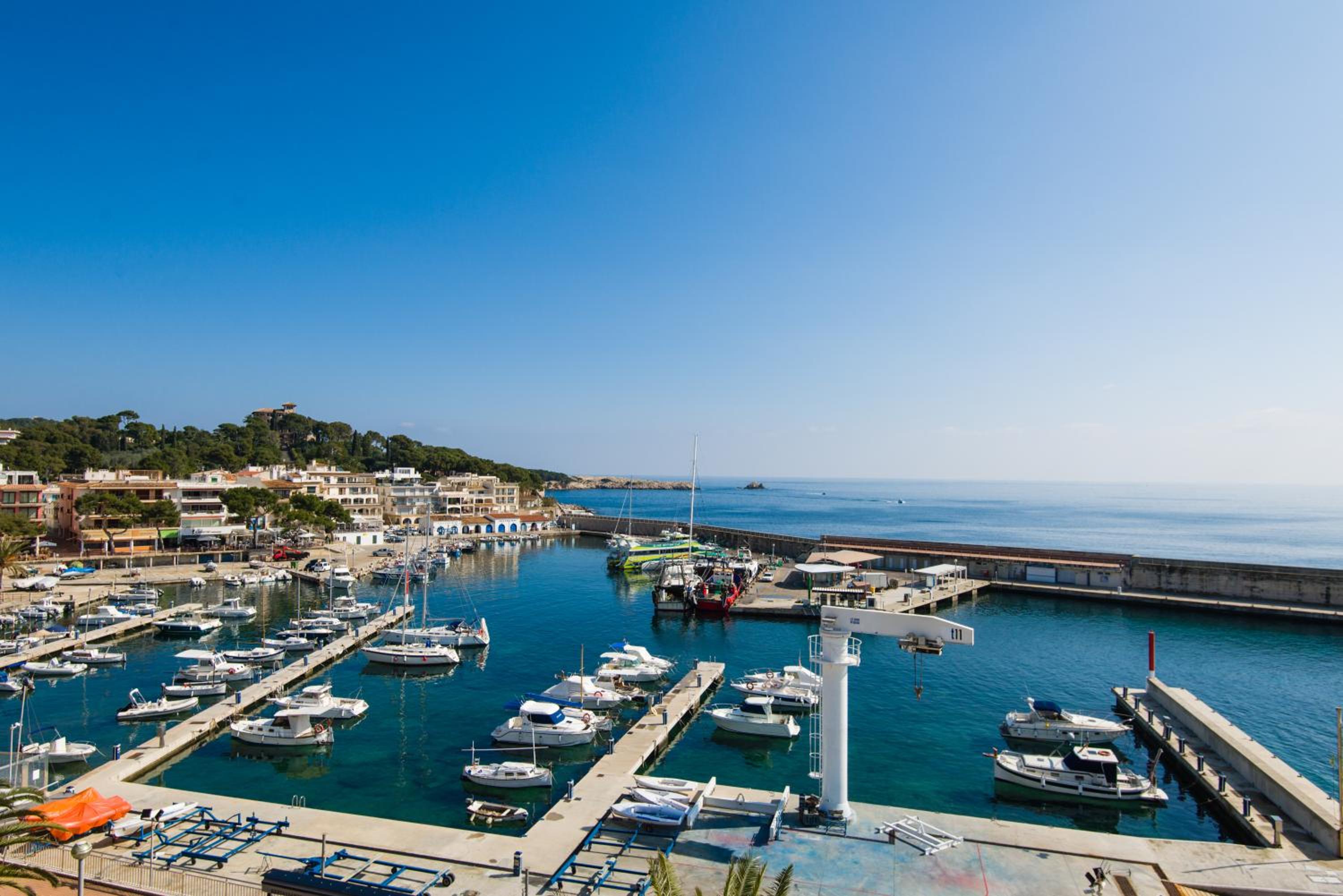 Hostal Port Corona