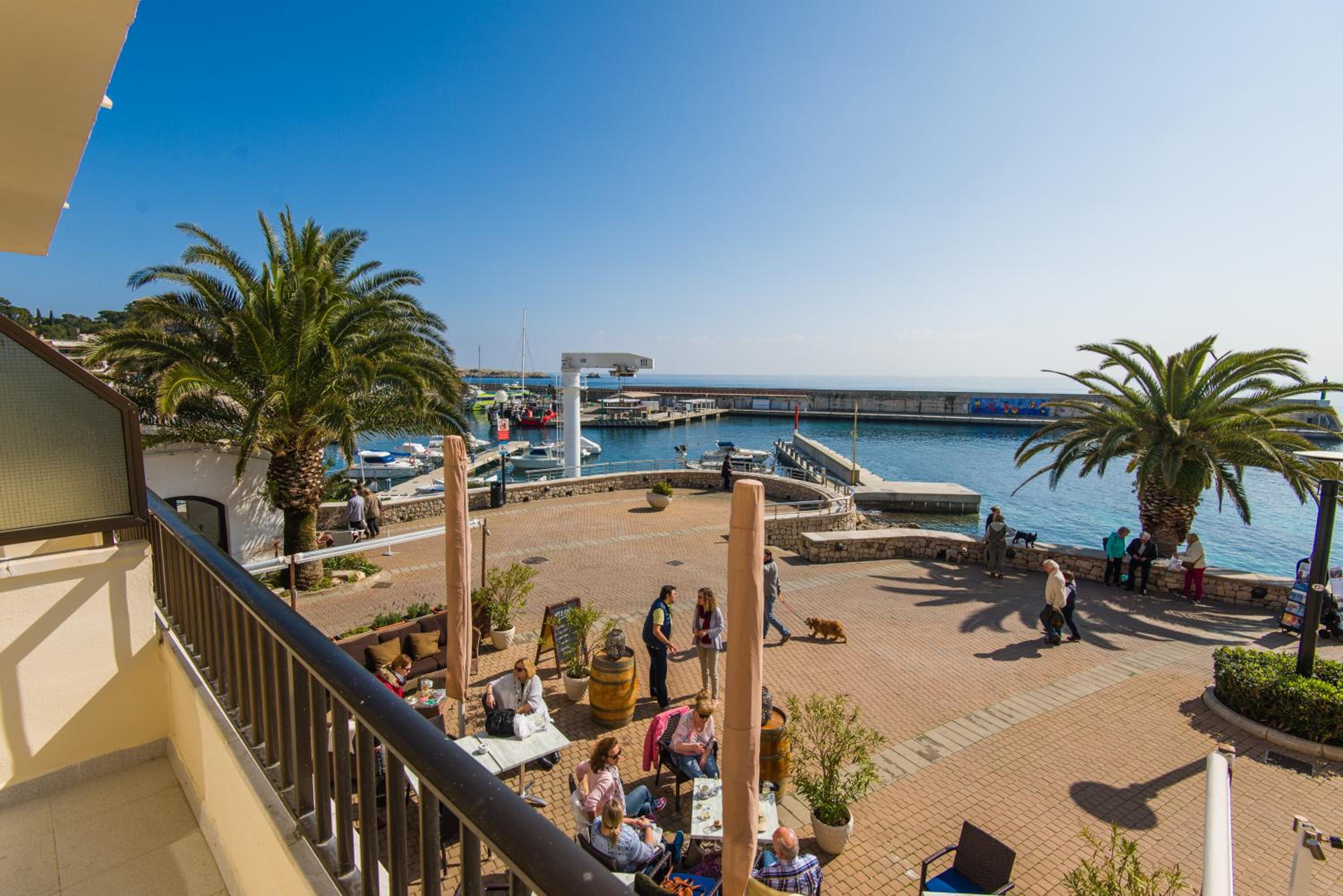 Hostal Port Corona