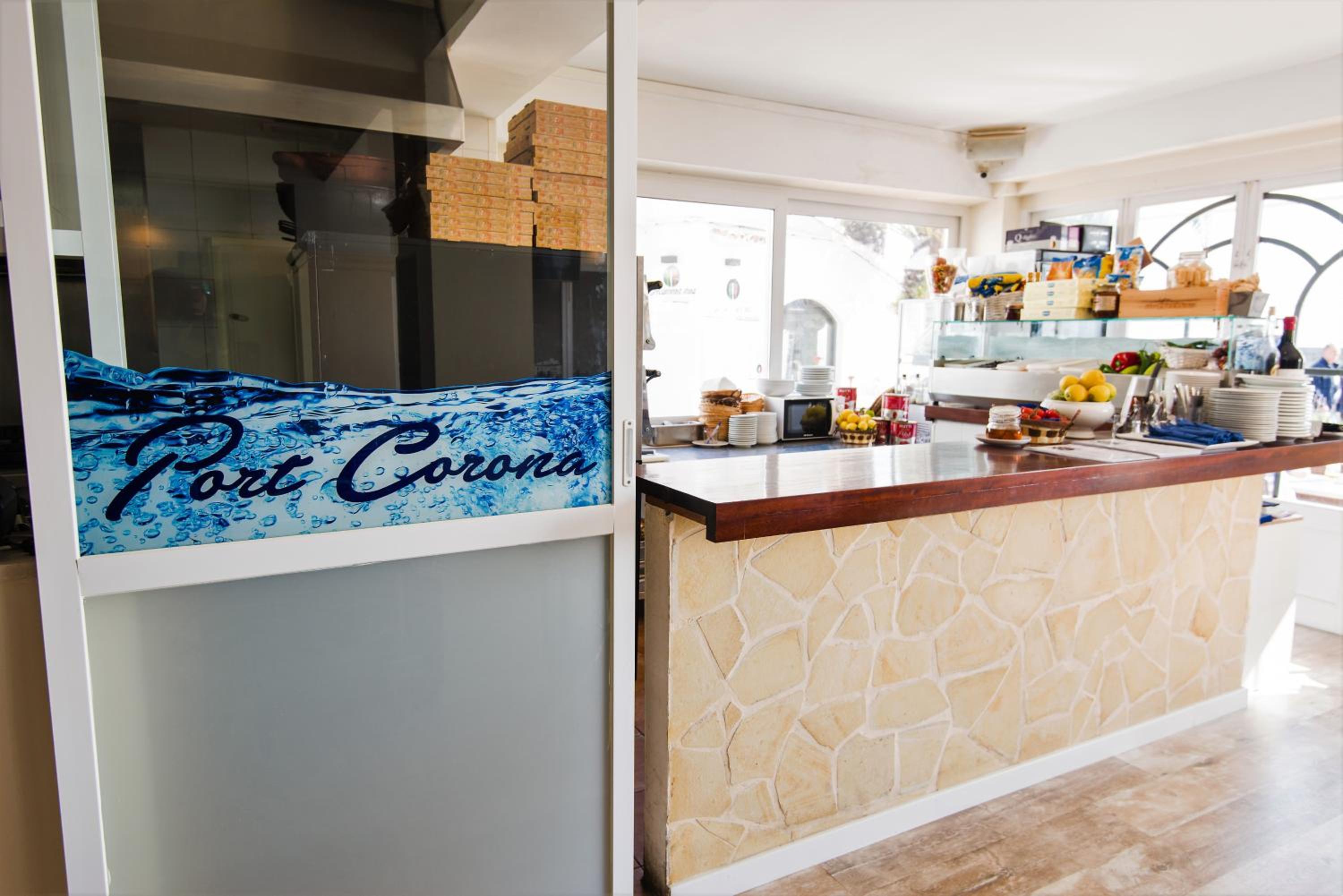 Hostal Port Corona