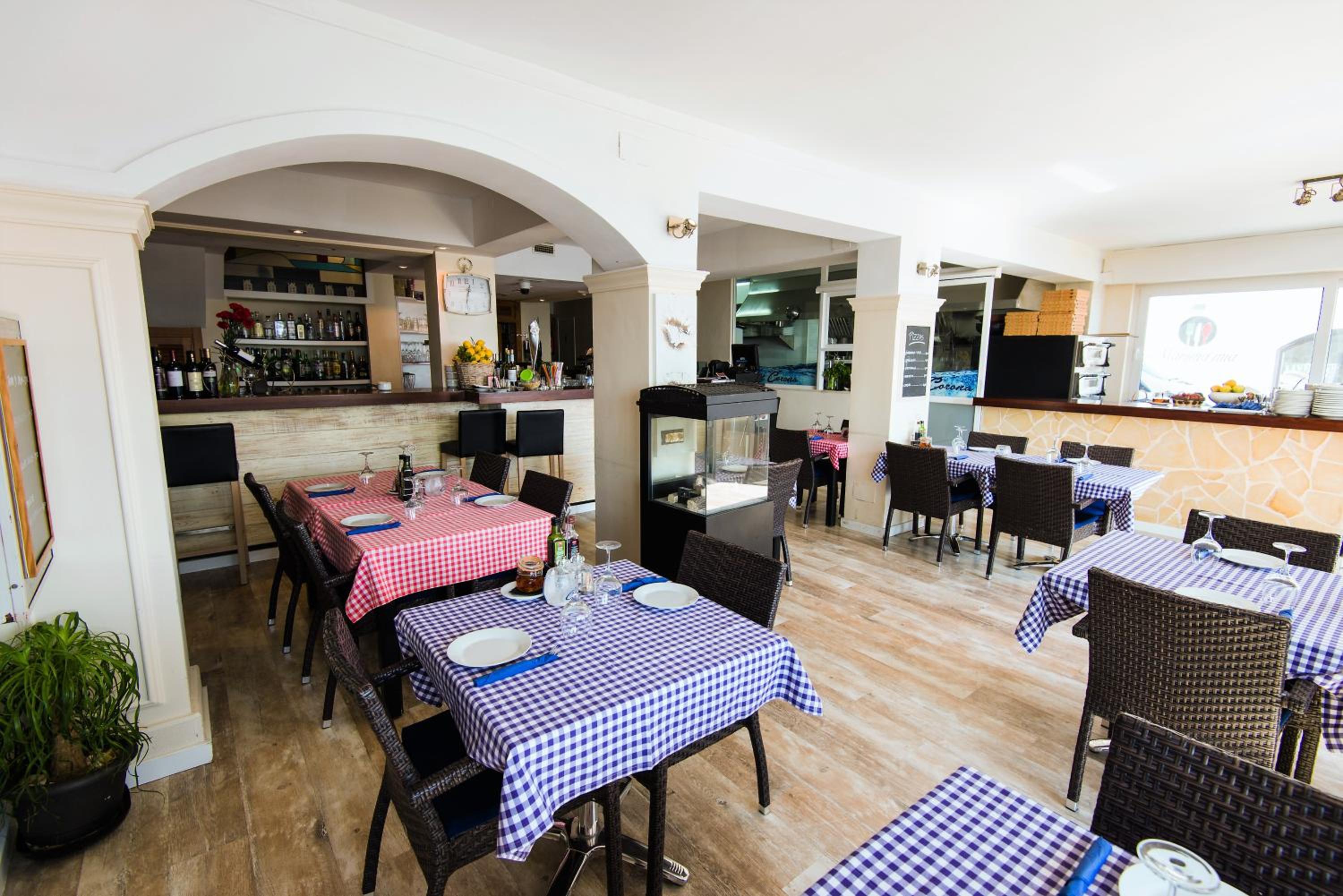 Hostal Port Corona