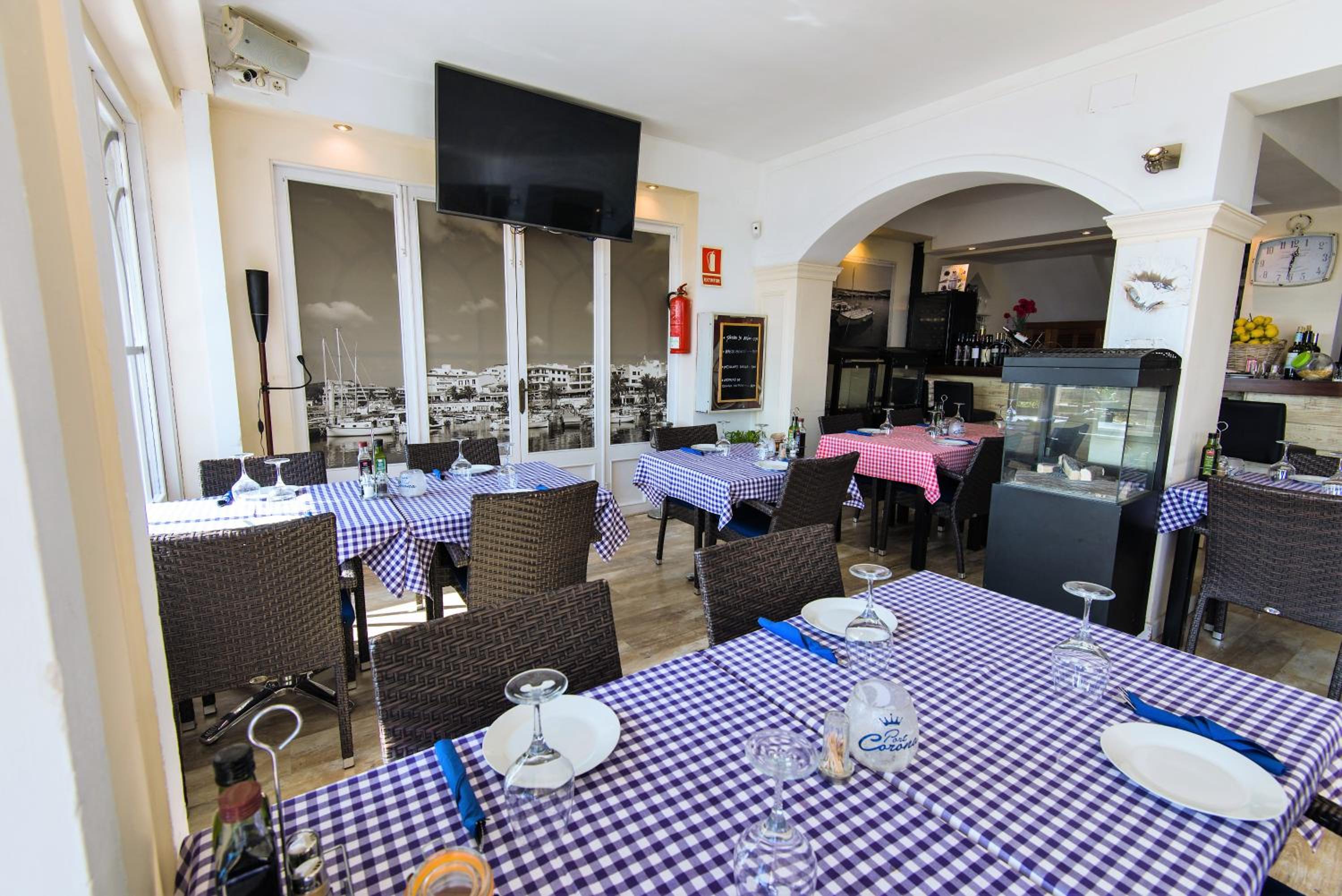 Hostal Port Corona