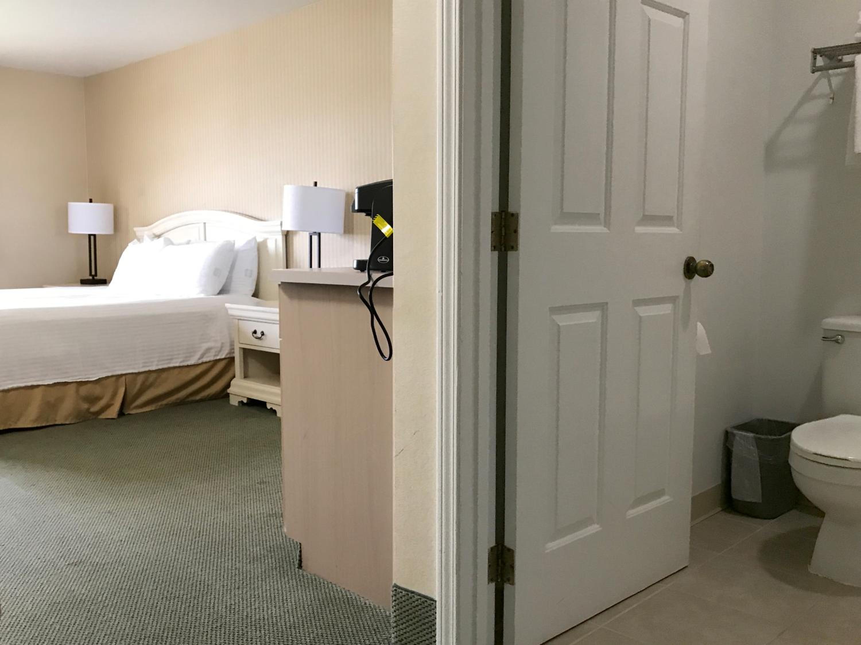Medford Vacations - Rogue Regency Inn Suites - Property Image 64