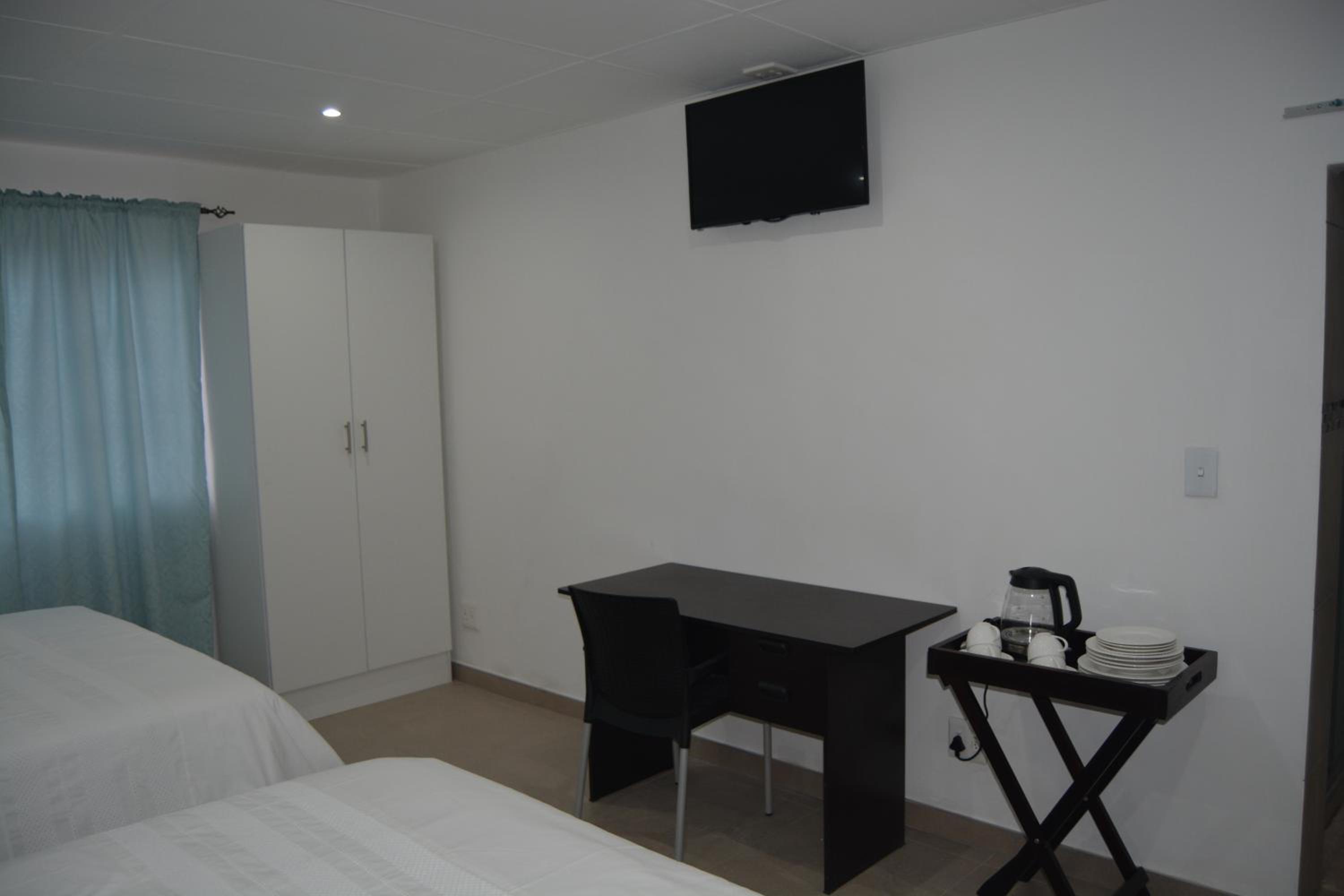 Fama Lodge Rm9 view 5