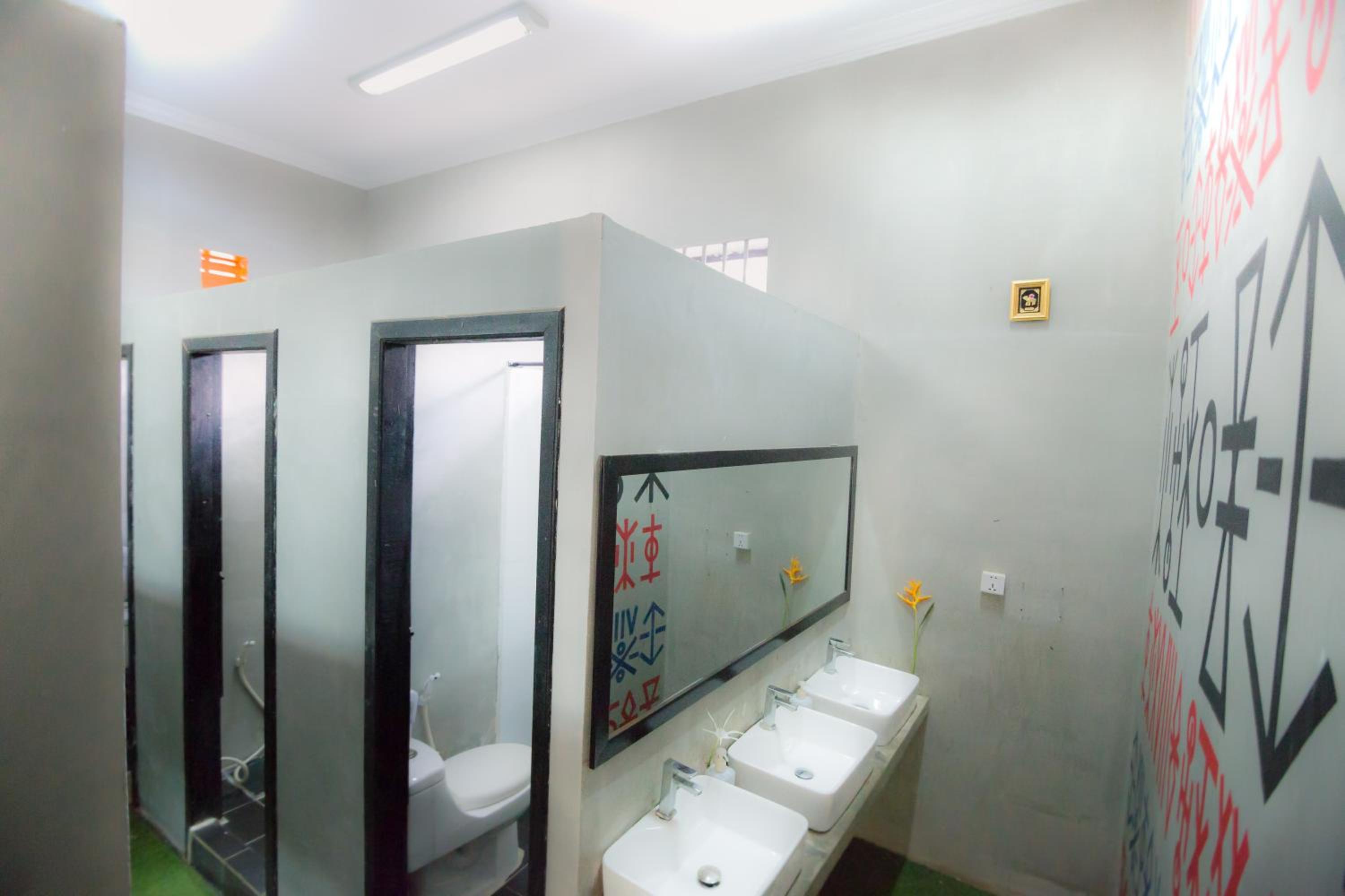 Pool Party Hostel
