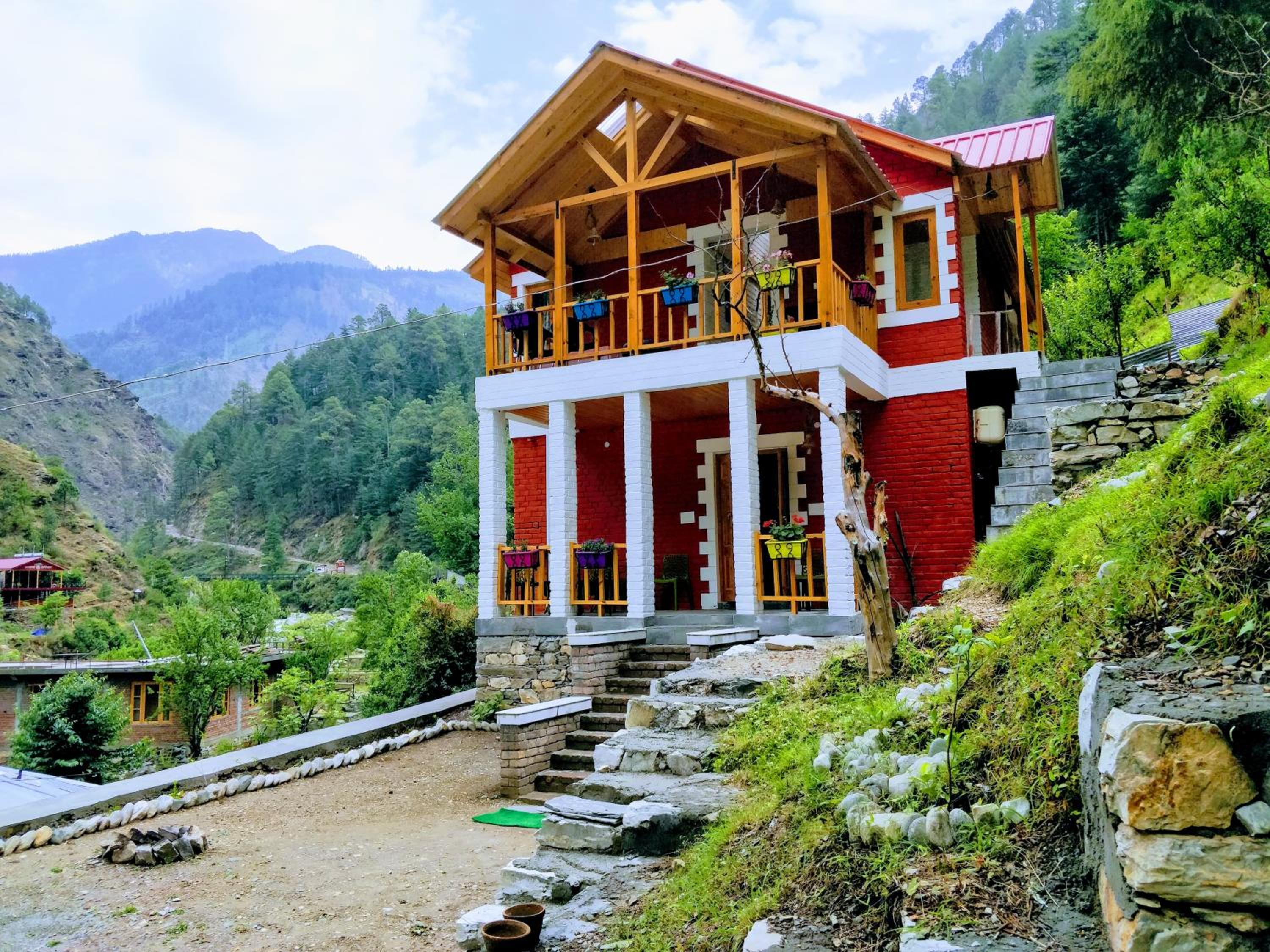 Offbeat Abodes - Tirthan Valley view 4